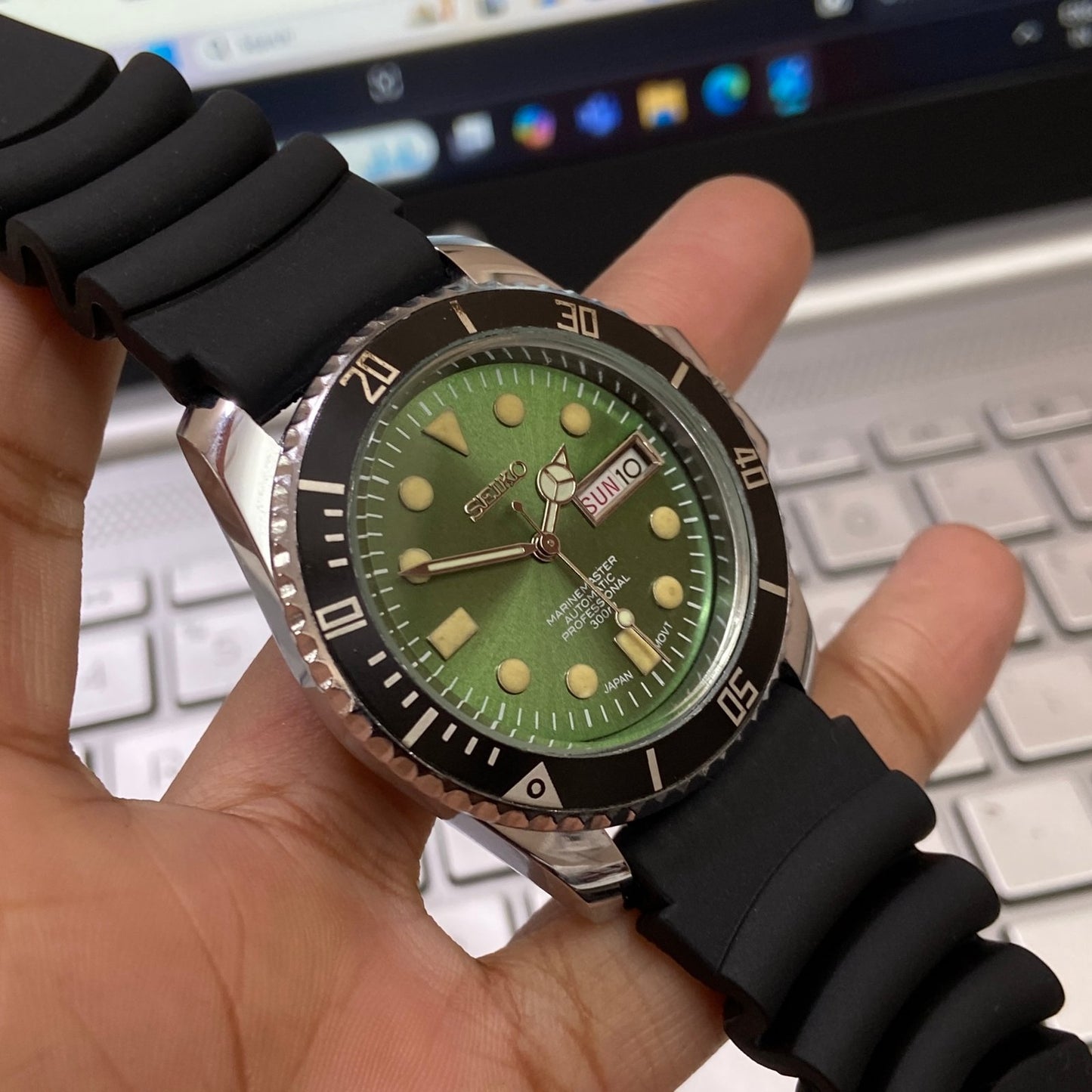 Vintage Seiko Marine Master Automatic Green Face Cal. 6309 Black Rotating Bezel Black Silicone Strap Men's Wrist Watch C98