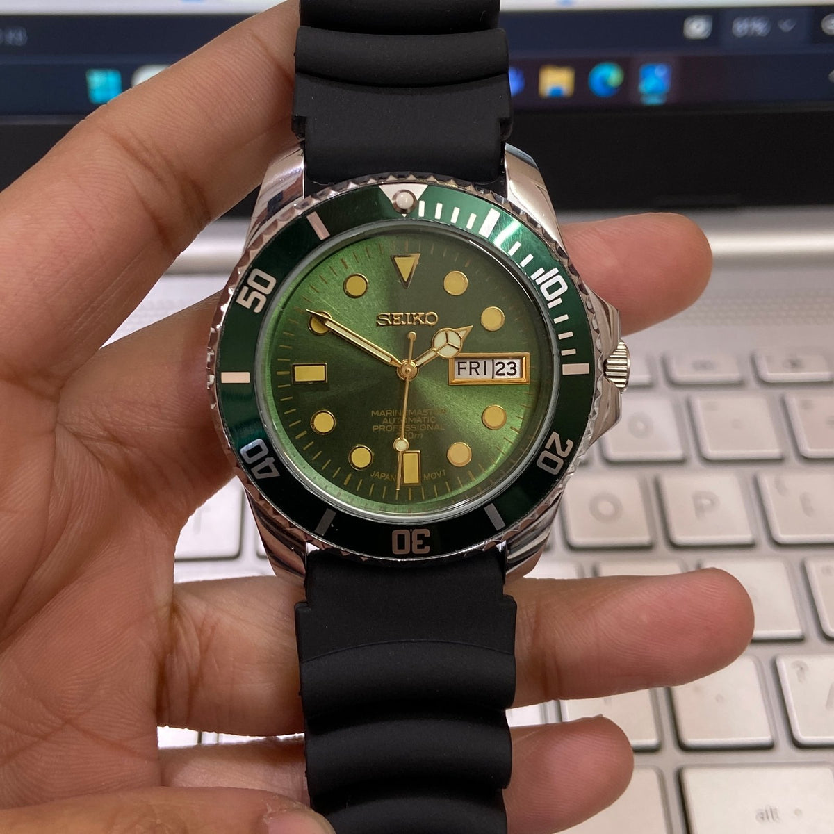 Vintage MOD Seiko Marine Master Automatic Green Face Cal. 6309 Green Rotating Bezel Black Silicone Strap Men's Wrist Watch C99