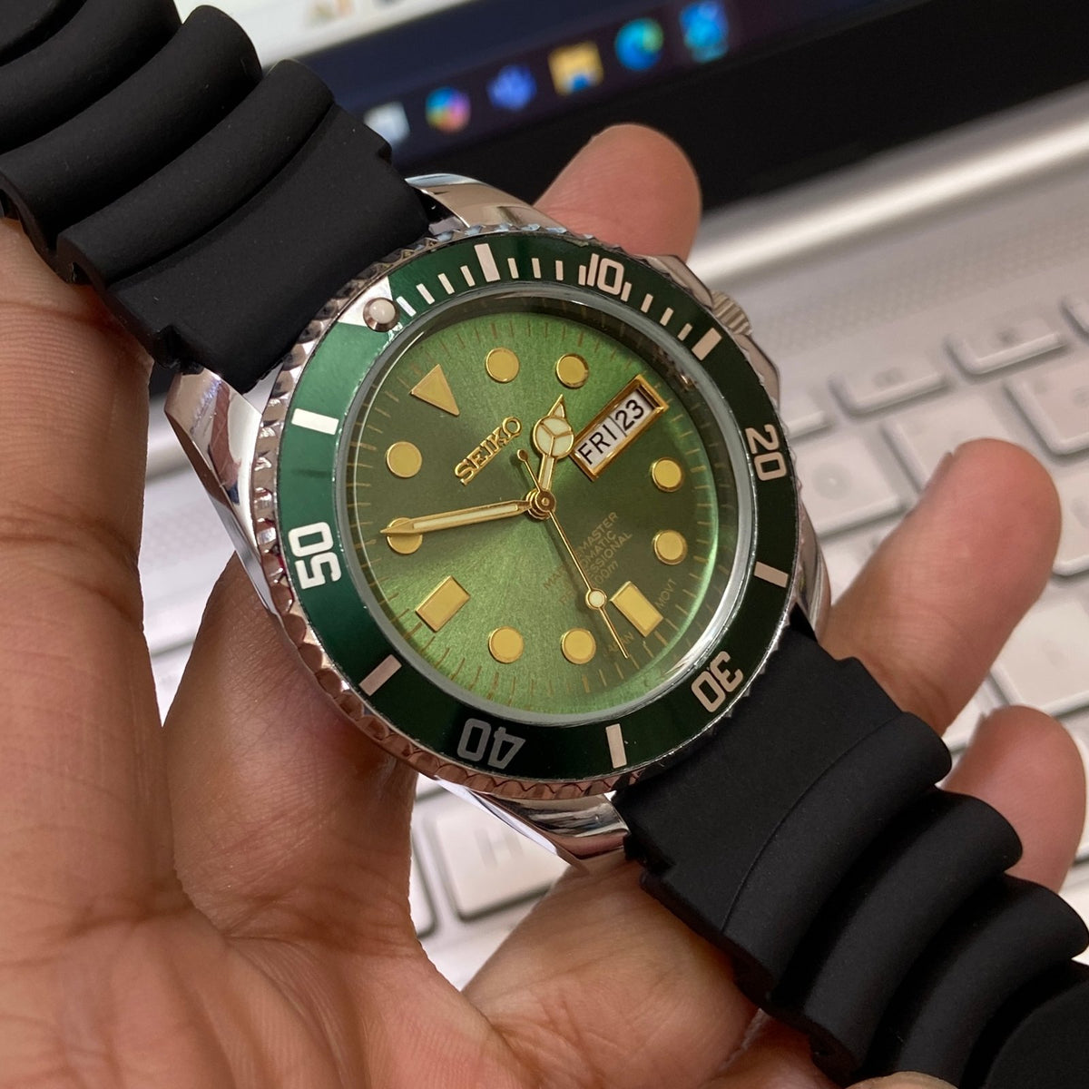 Vintage MOD Seiko Marine Master Automatic Green Face Cal. 6309 Green Rotating Bezel Black Silicone Strap Men's Wrist Watch C99