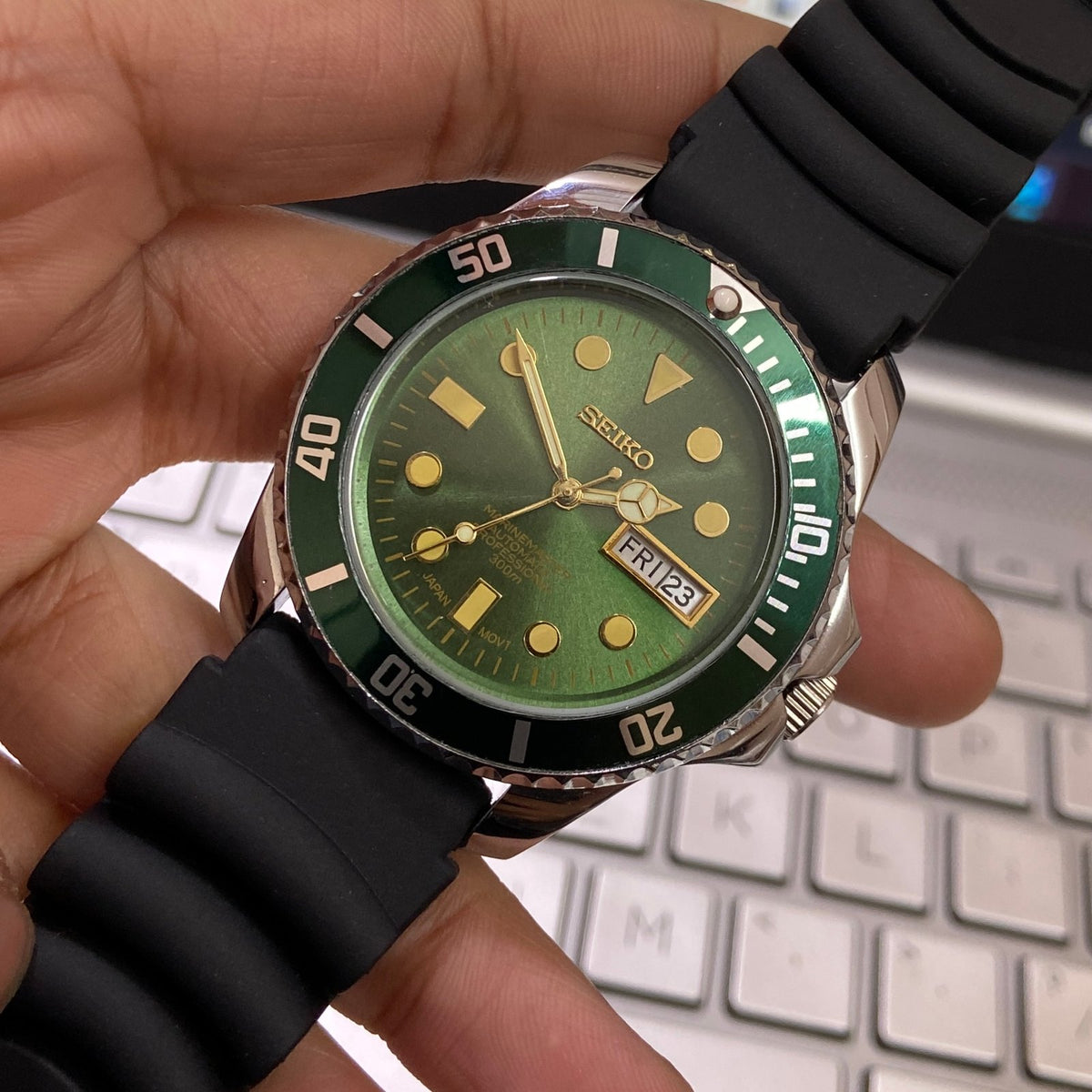 Vintage MOD Seiko Marine Master Automatic Green Face Cal. 6309 Green Rotating Bezel Black Silicone Strap Men's Wrist Watch C99