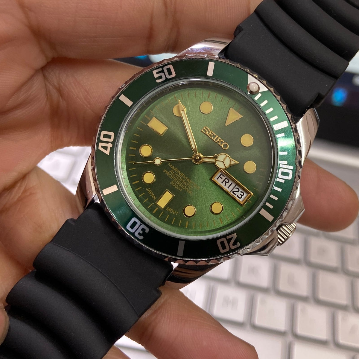 Vintage MOD Seiko Marine Master Automatic Green Face Cal. 6309 Green Rotating Bezel Black Silicone Strap Men's Wrist Watch C99