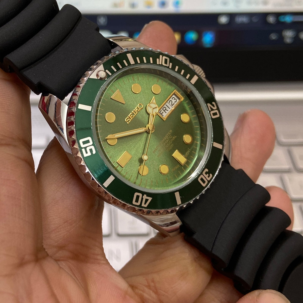 Vintage MOD Seiko Marine Master Automatic Green Face Cal. 6309 Green Rotating Bezel Black Silicone Strap Men's Wrist Watch C99