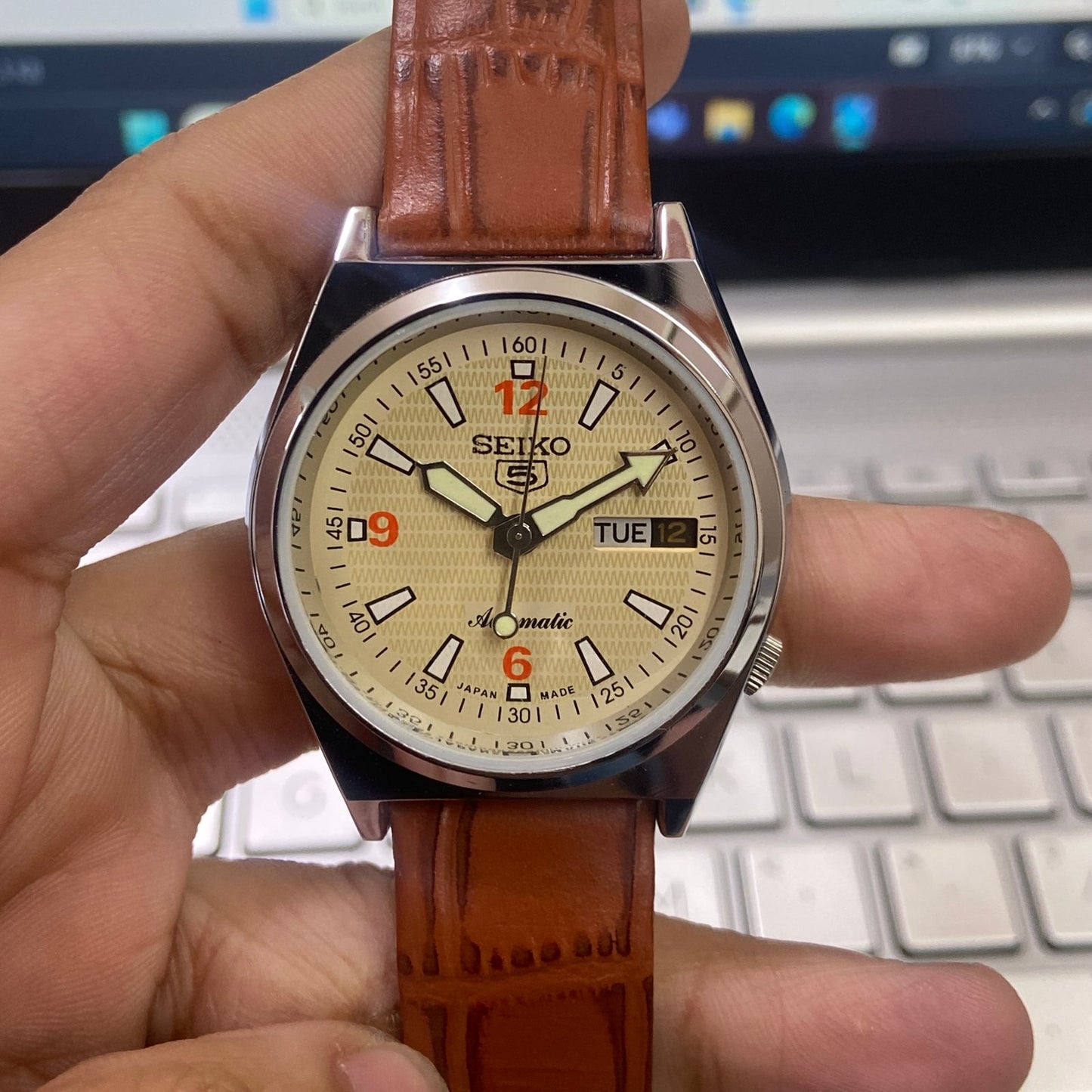 Vintage Seiko 5 Automatic 17Jewels Cal. 6309 Cream Face Brown Band Men's Wrist Watch D09