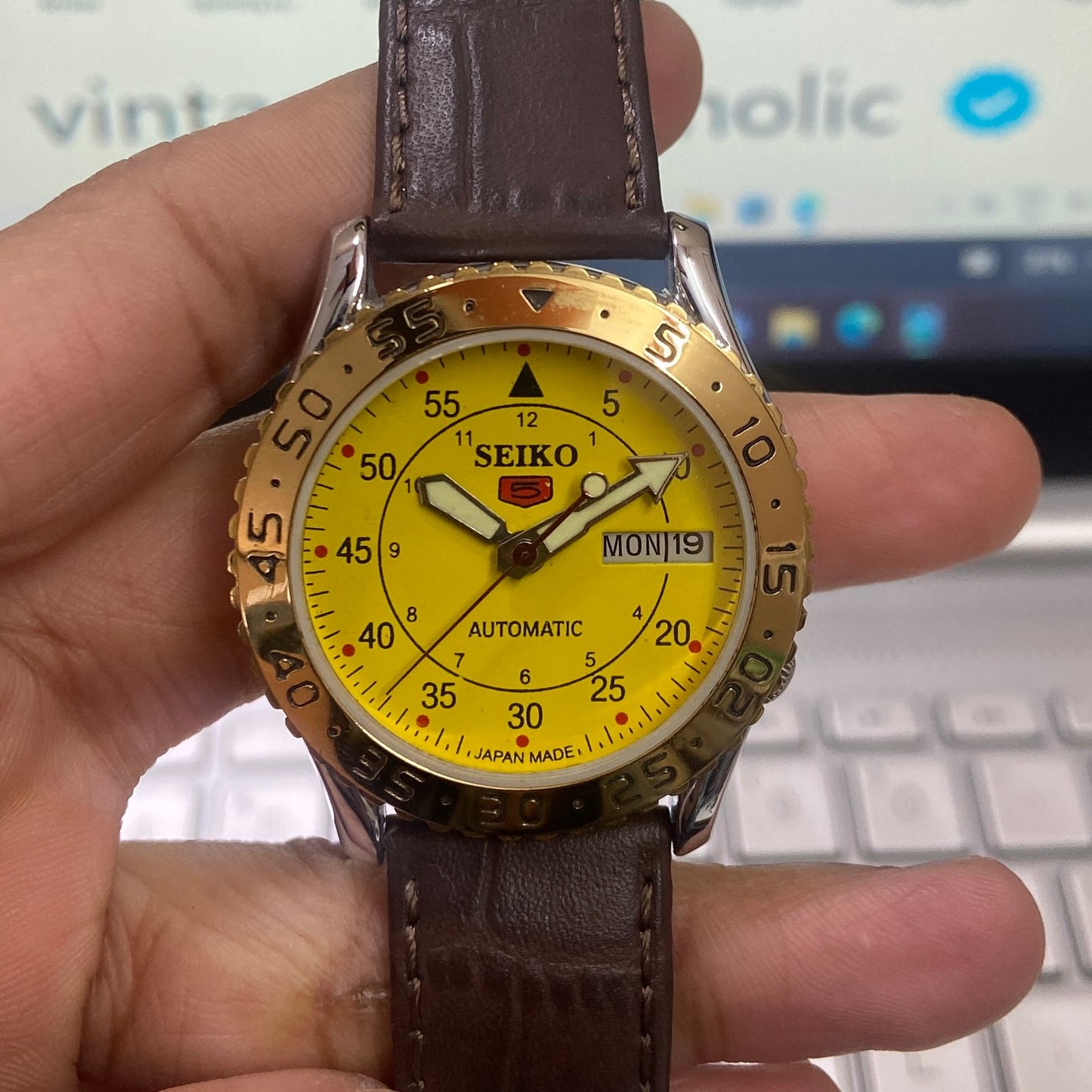 Vintage Seiko 5 Automatic 17Jewels Cal. 6309 Yellow Face Brown Band Fix Bezel Men's Wrist Watch D12