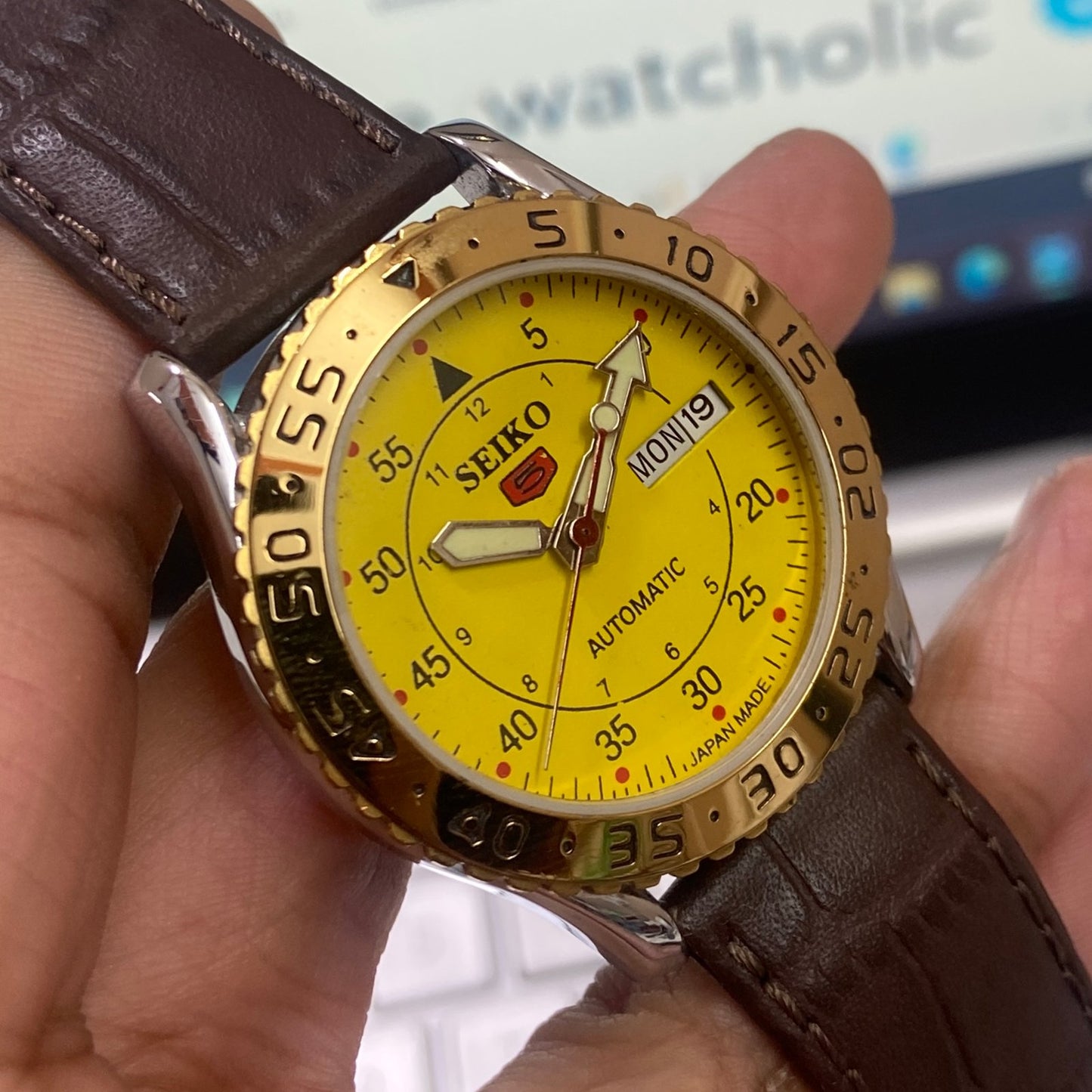 Vintage Seiko 5 Automatic 17Jewels Cal. 6309 Yellow Face Brown Band Fix Bezel Men's Wrist Watch D12