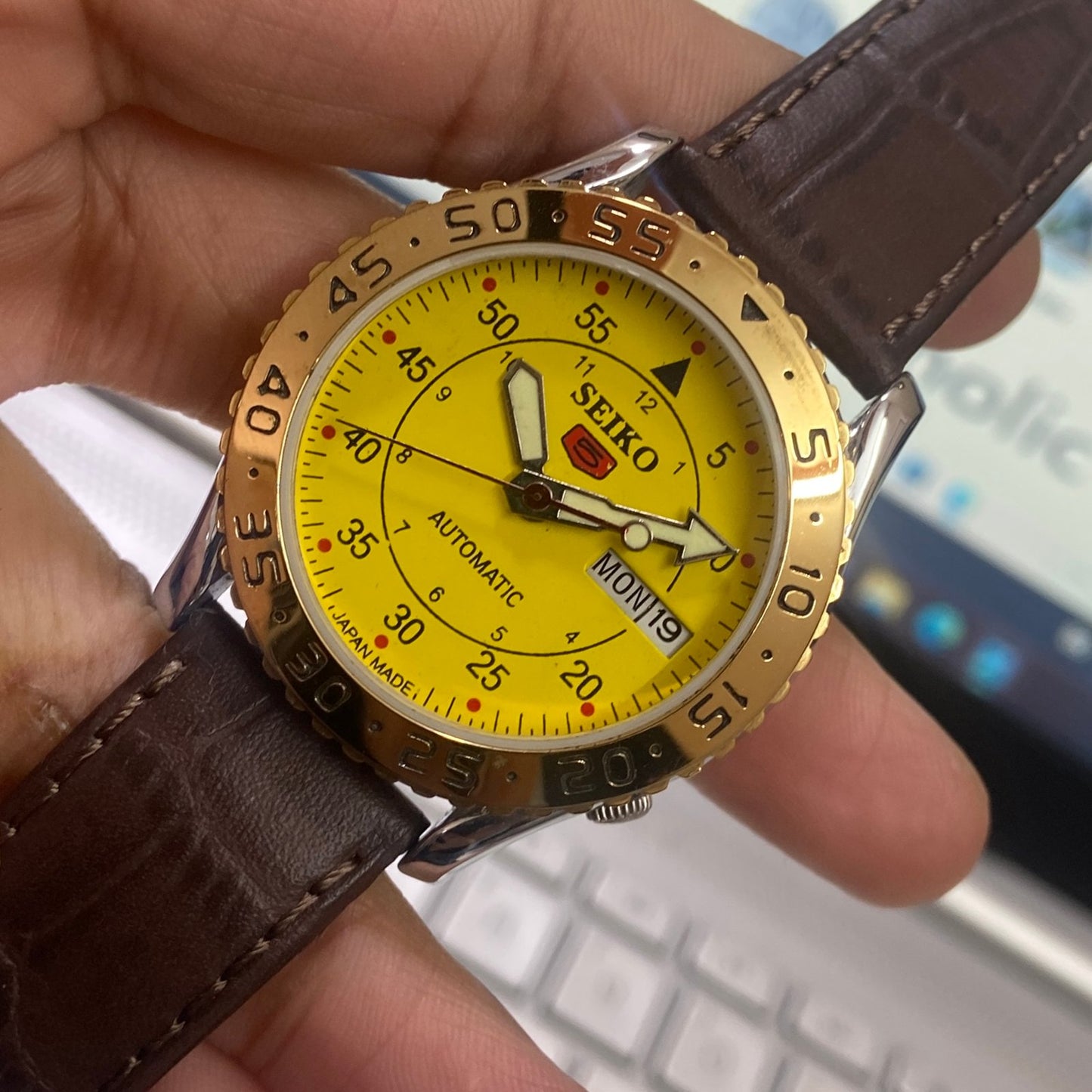 Vintage Seiko 5 Automatic 17Jewels Cal. 6309 Yellow Face Brown Band Fix Bezel Men's Wrist Watch D12