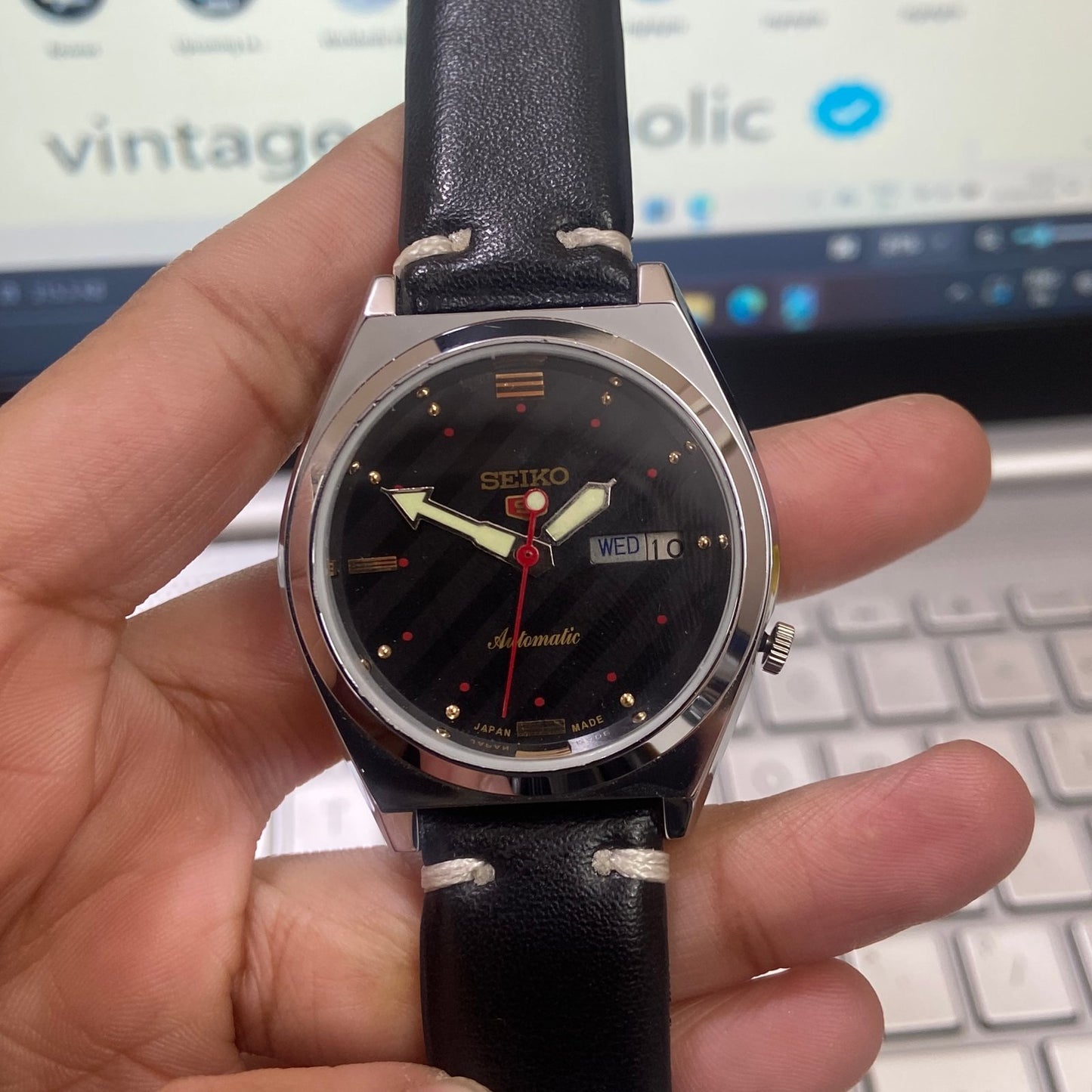 Vintage Seiko 5 Automatic 17Jewels Cal. 7009 Black Face Black Band Men's Wrist Watch D15
