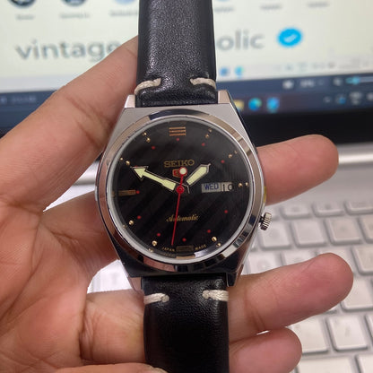 Vintage Seiko 5 Automatic 17Jewels Cal. 7009 Black Face Black Band Men's Wrist Watch D15