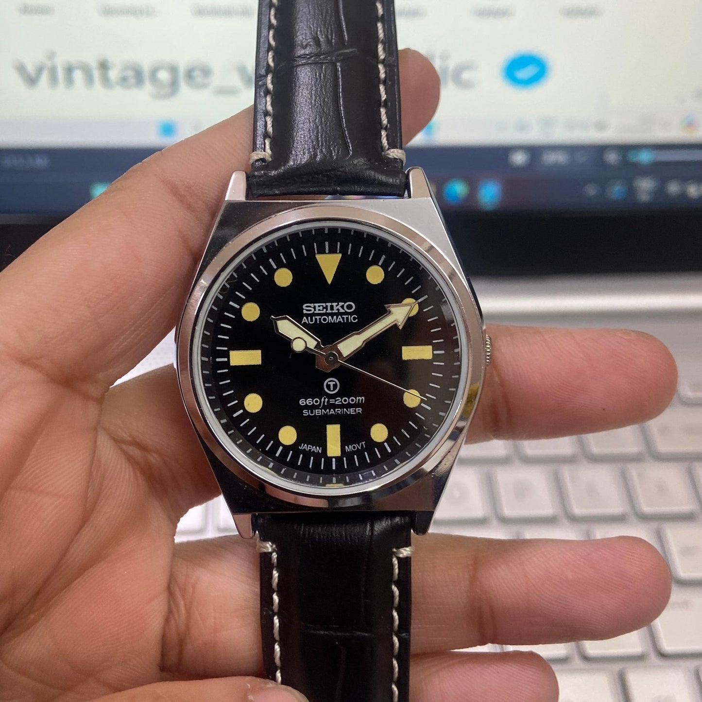 Vintage Seiko 5 Automatic 17 Jewels Cal. 6309 Black Face Black Leather Band Men's Wrist Watch D17