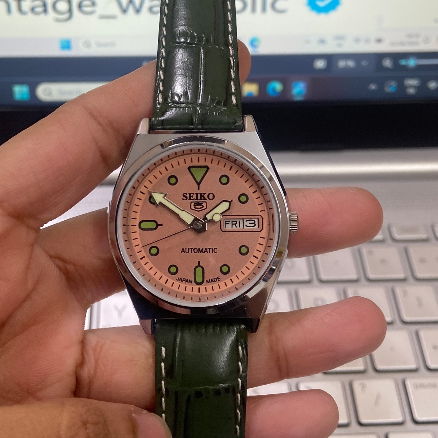 Vintage Mod Seiko 5 Automatic 17 Jewels Cal. 6309 Peach Face Green Leather Band Day-Date Men's Wrist Watch D18