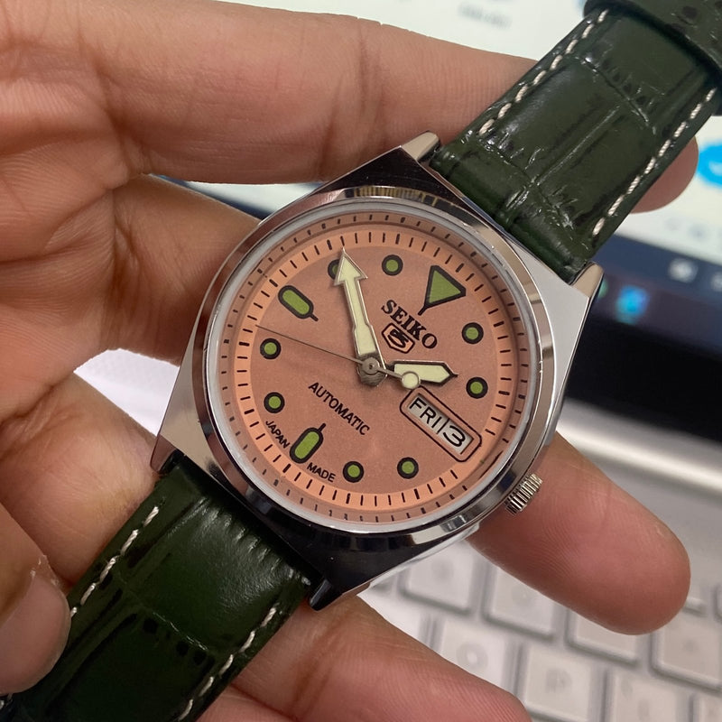 Vintage Mod Seiko 5 Automatic 17 Jewels Cal. 6309 Peach Face Green Leather Band Day-Date Men's Wrist Watch D18
