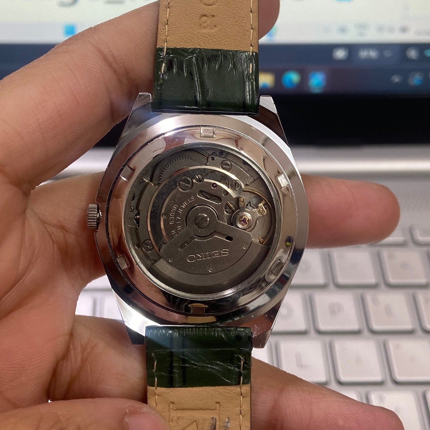 Vintage Mod Seiko 5 Automatic 17 Jewels Cal. 6309 Peach Face Green Leather Band Day-Date Men's Wrist Watch D18