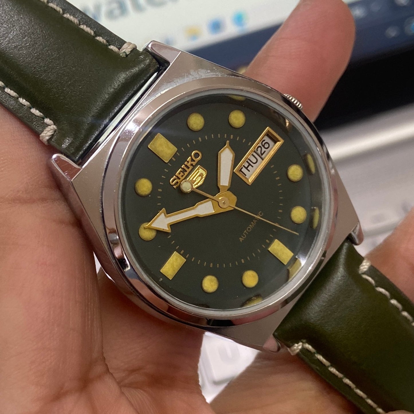 Vintage Mod Seiko 5 Automatic 17 Jewels Cal. 6309 Green Face Green Leather Band Day-Date Men's Wrist Watch D22
