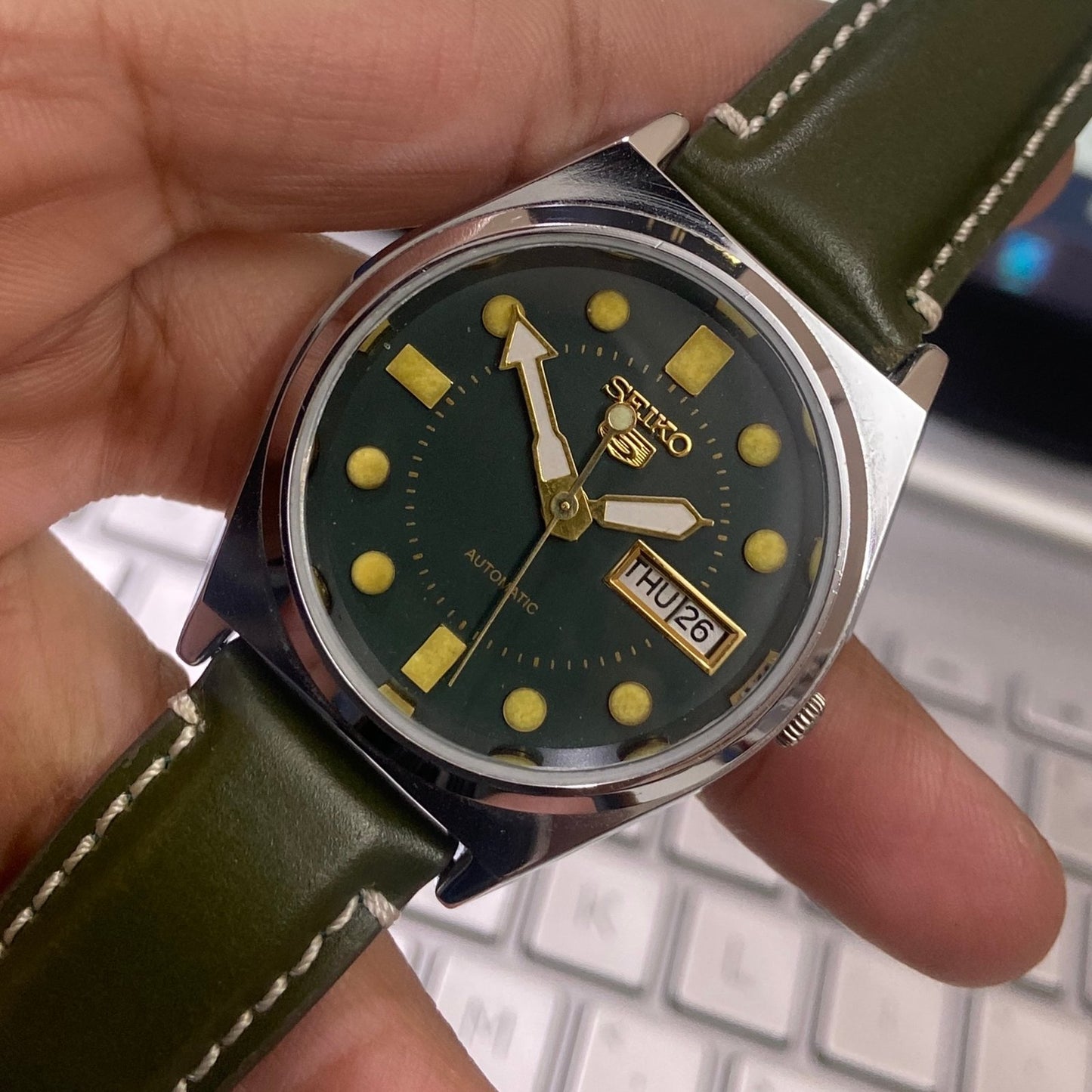 Vintage Mod Seiko 5 Automatic 17 Jewels Cal. 6309 Green Face Green Leather Band Day-Date Men's Wrist Watch D22