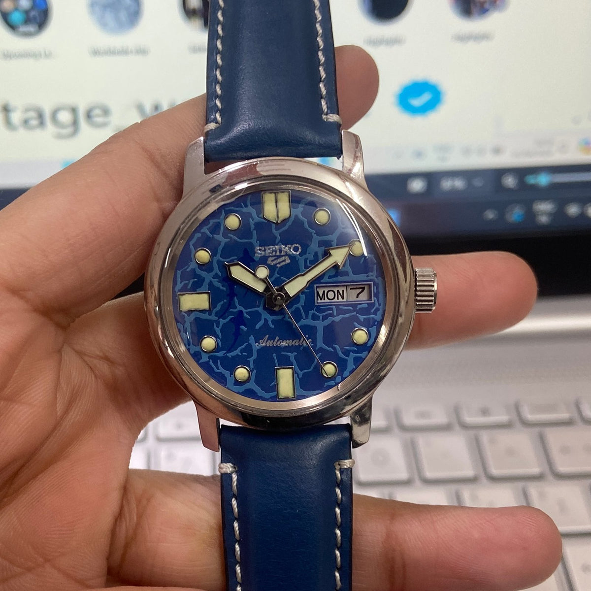 Vintage Mod Seiko 5 Automatic 17 Jewels Cal. 6309 Blue Face Blue Leather Band Day-Date Men's Wrist Watch D23