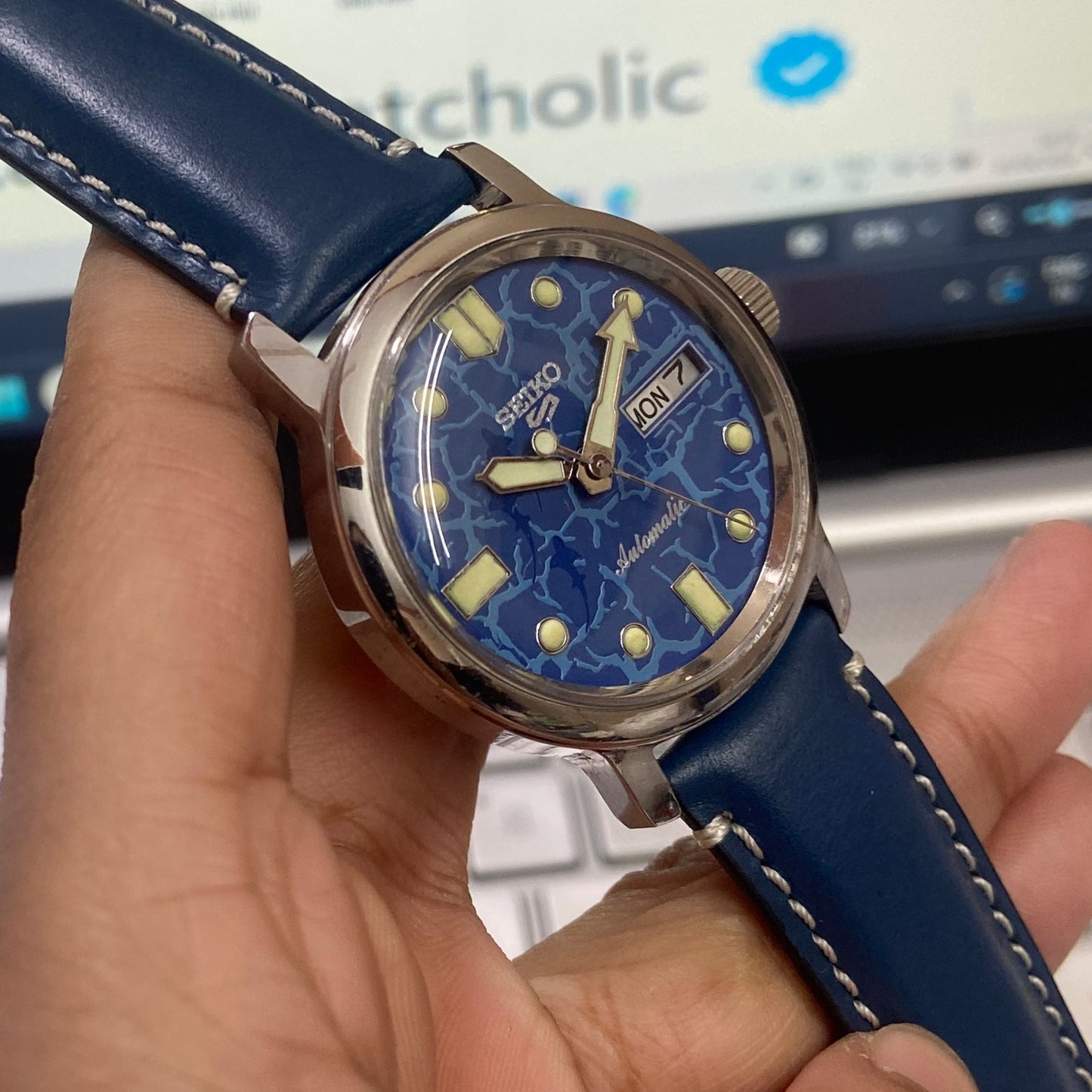 Vintage Mod Seiko 5 Automatic 17 Jewels Cal. 6309 Blue Face Blue Leather Band Day-Date Men's Wrist Watch D23