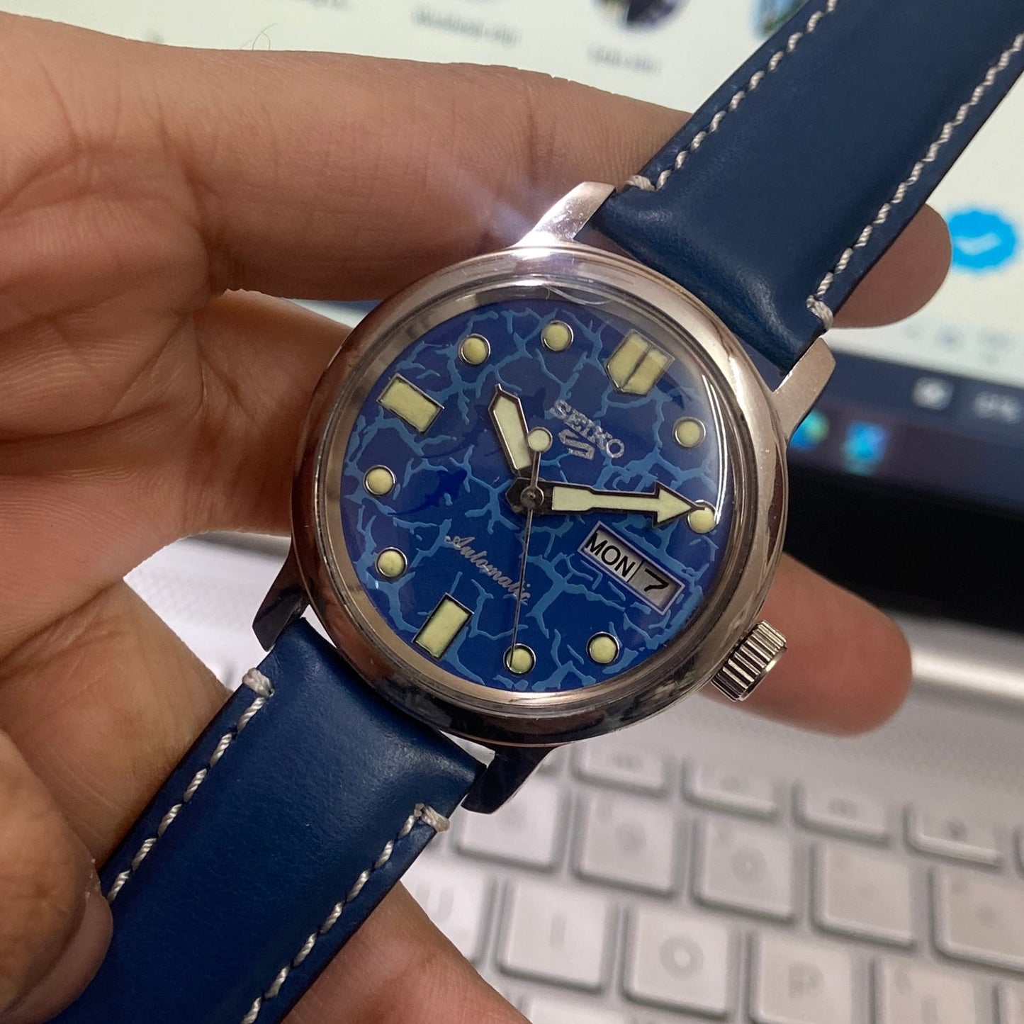 Vintage Mod Seiko 5 Automatic 17 Jewels Cal. 6309 Blue Face Blue Leather Band Day-Date Men's Wrist Watch D23