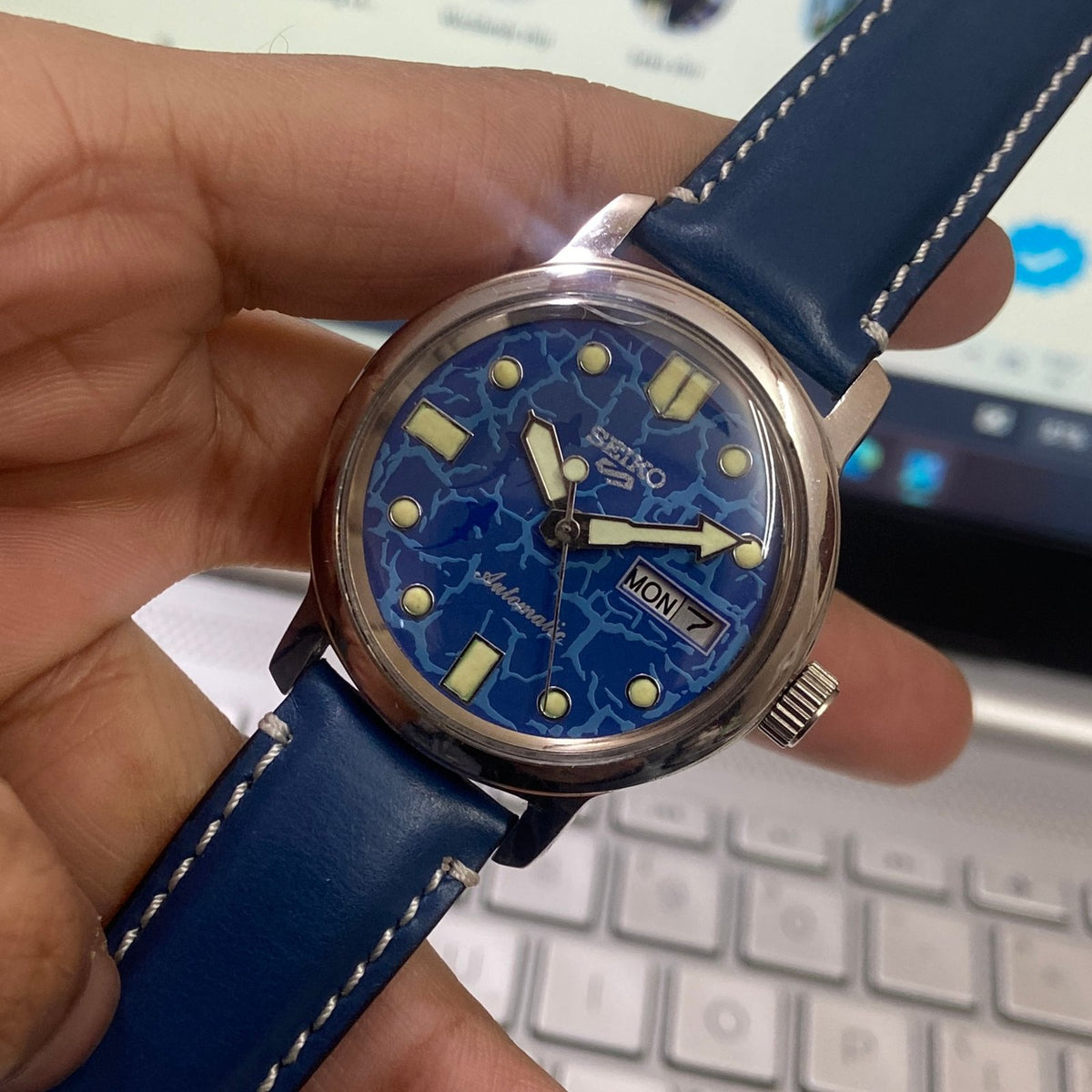 Vintage Mod Seiko 5 Automatic 17 Jewels Cal. 6309 Blue Face Blue Leather Band Day-Date Men's Wrist Watch D23