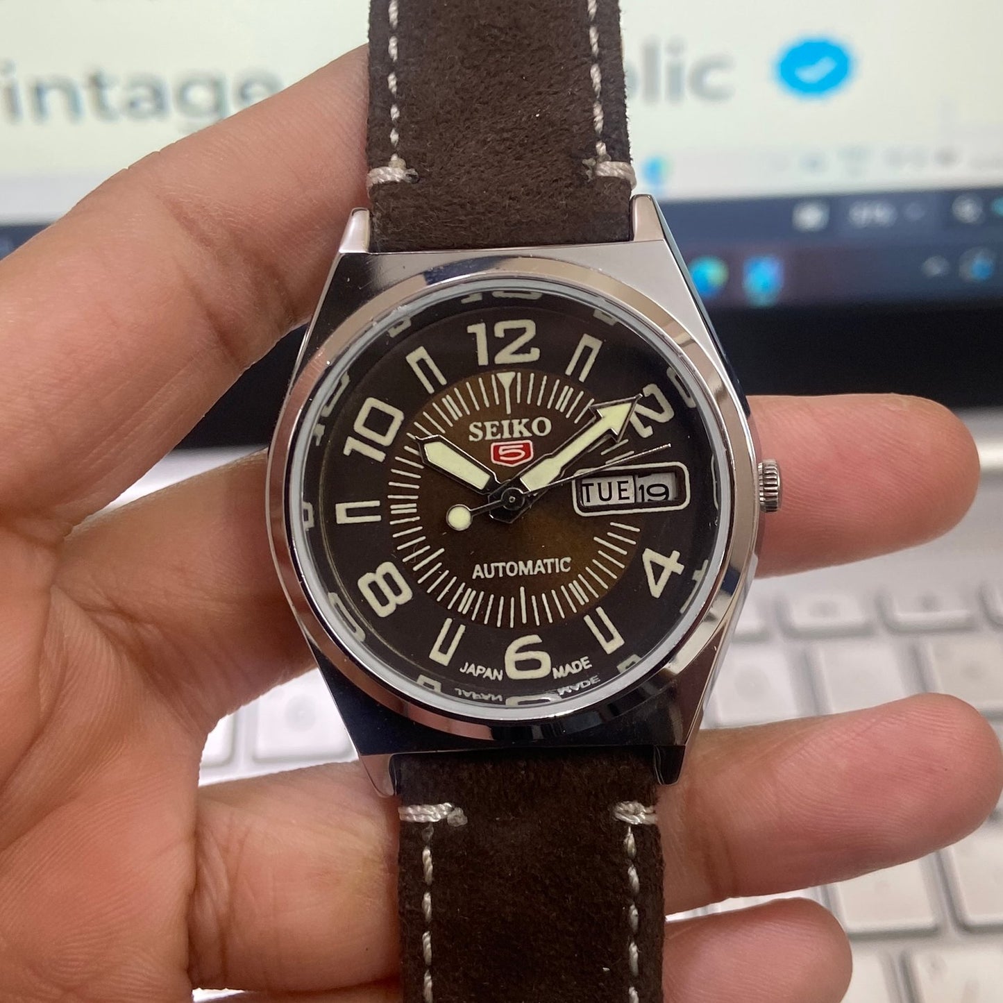 Vintage Mod Seiko 5 Automatic 17 Jewels Cal. 6309 Brown Face Brown Suede Band Day-Date Men's Wrist Watch D24