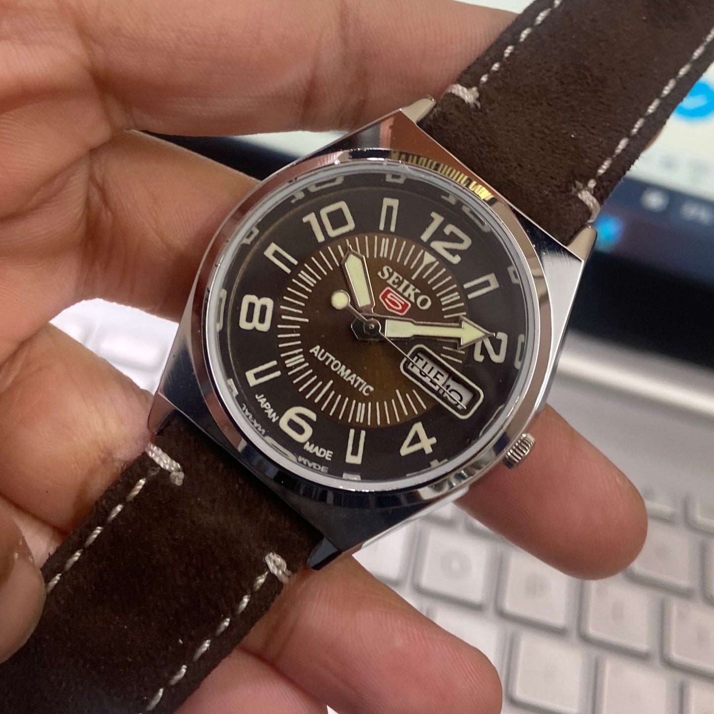 Vintage Mod Seiko 5 Automatic 17 Jewels Cal. 6309 Brown Face Brown Suede Band Day-Date Men's Wrist Watch D24