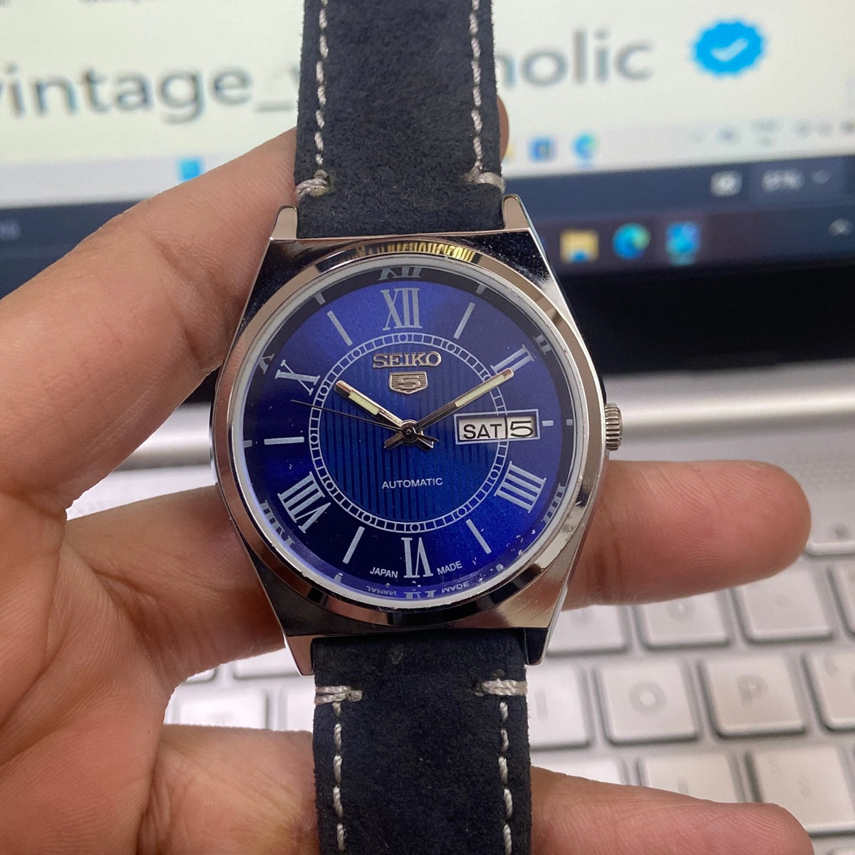 Vintage Mod Seiko 5 Automatic 17 Jewels Cal. 6309 Blue Face Blue Suede Band Day-Date Men's Wrist Watch D26