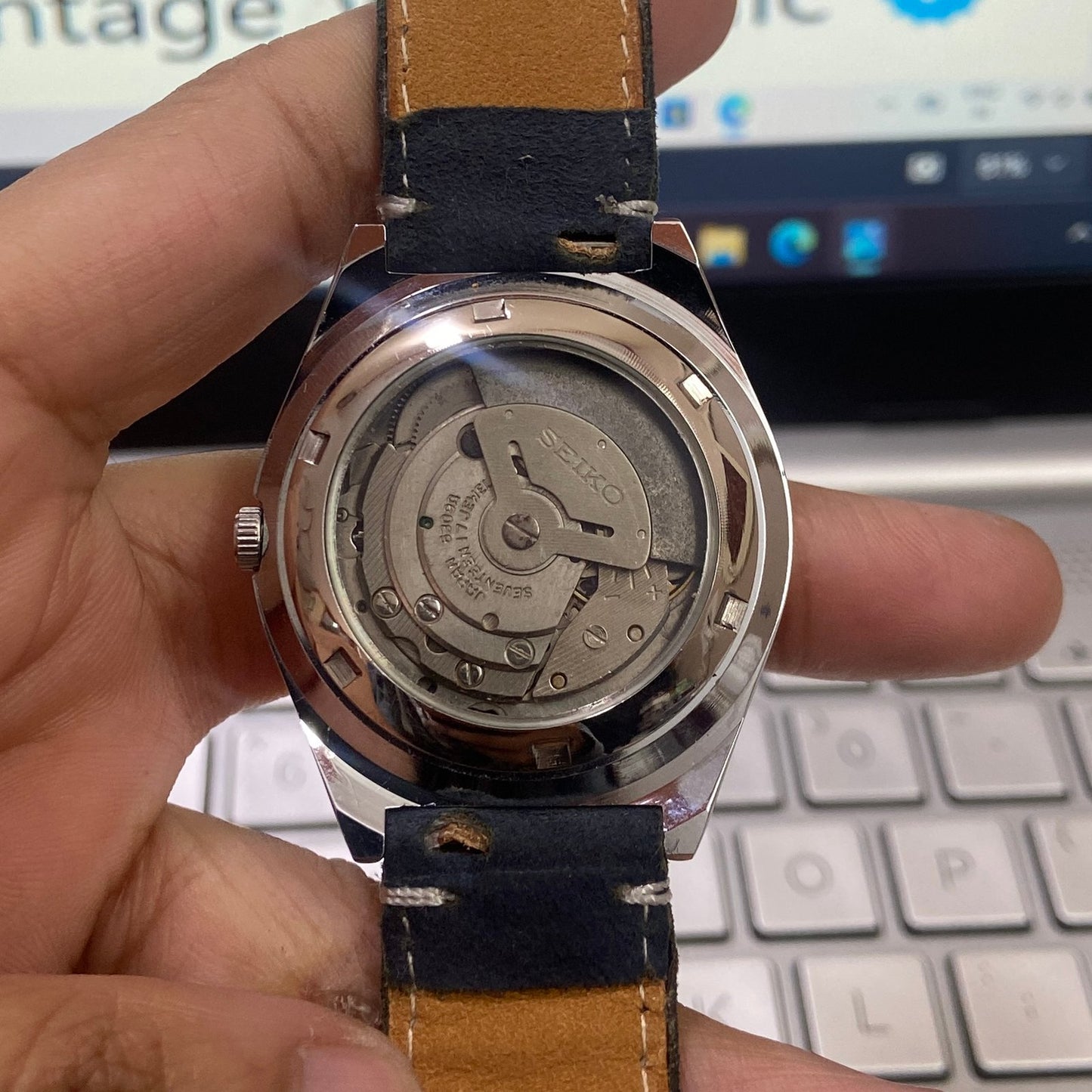 Vintage Mod Seiko 5 Automatic 17 Jewels Cal. 6309 Blue Face Blue Suede Band Day-Date Men's Wrist Watch D26