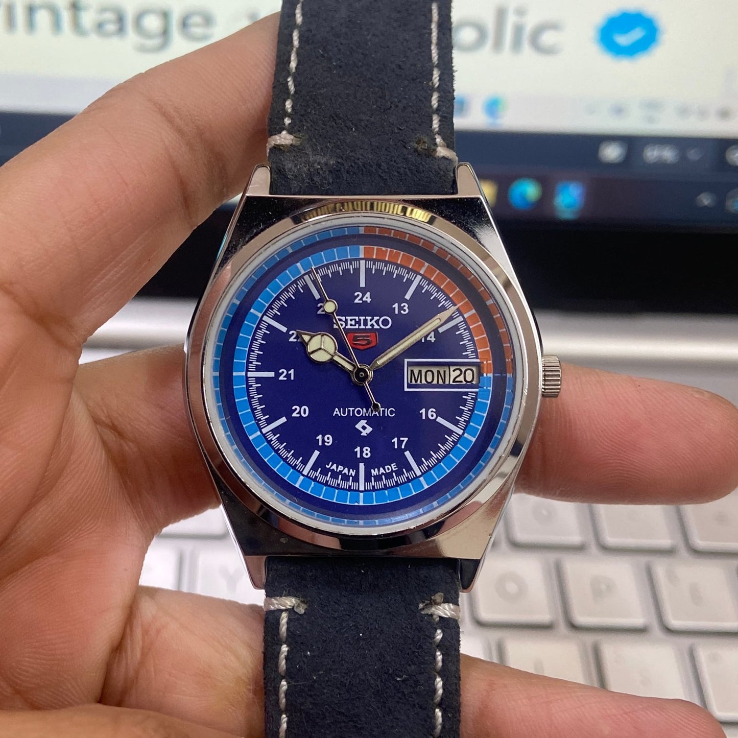 Vintage Mod Seiko 5 Automatic 17 Jewels Cal. 6309 Blue Face Blue Suede Band Day-Date Men's Wrist Watch D28