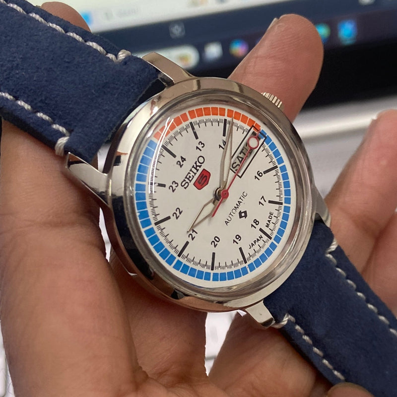 Vintage Mod Seiko 5 Automatic 17 Jewels Cal. 6309 White Face Blue Suede Band Day-Date Men's Wrist Watch D29