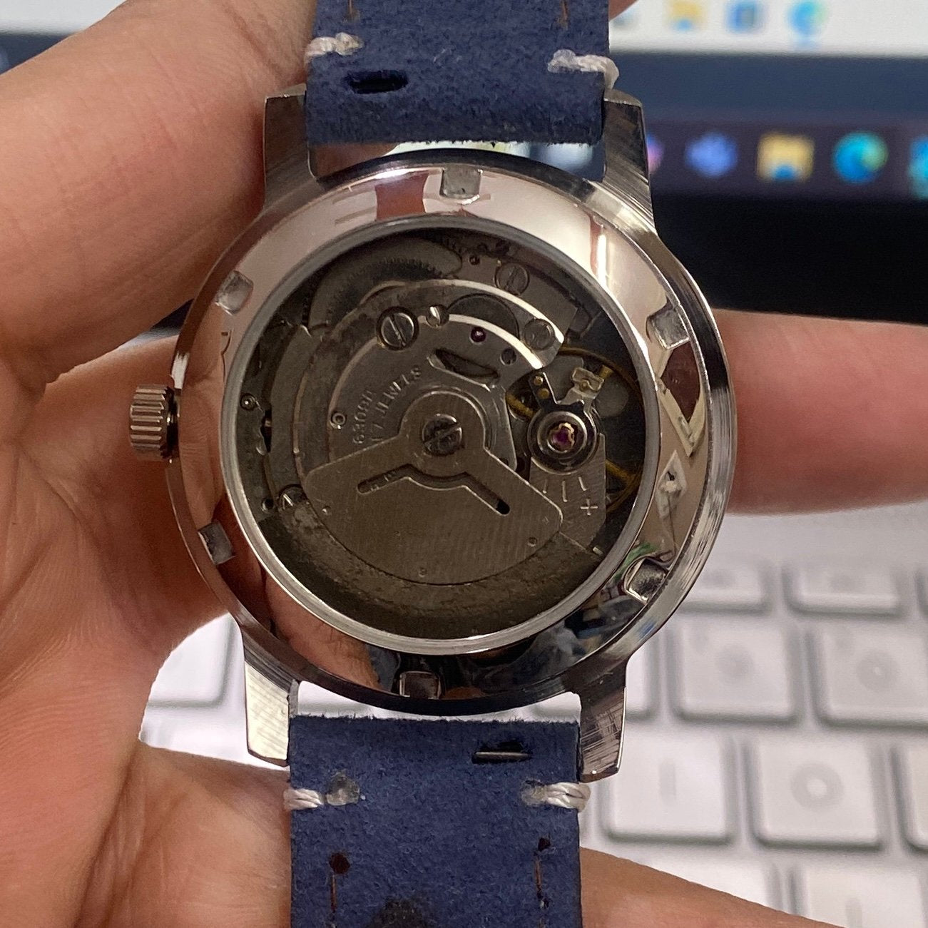 Vintage Mod Seiko 5 Automatic 17 Jewels Cal. 6309 White Face Blue Suede Band Day-Date Men's Wrist Watch D29