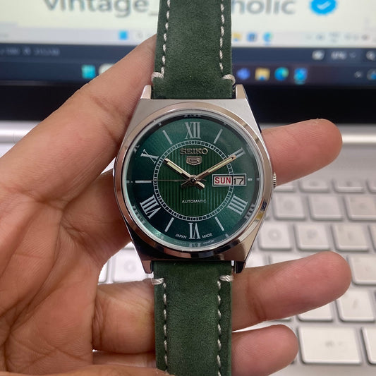 Vintage Mod Seiko 5 Automatic 17 Jewels Cal. 6309 Green Face Green Suede Band Day-Date Men's Wrist Watch D30