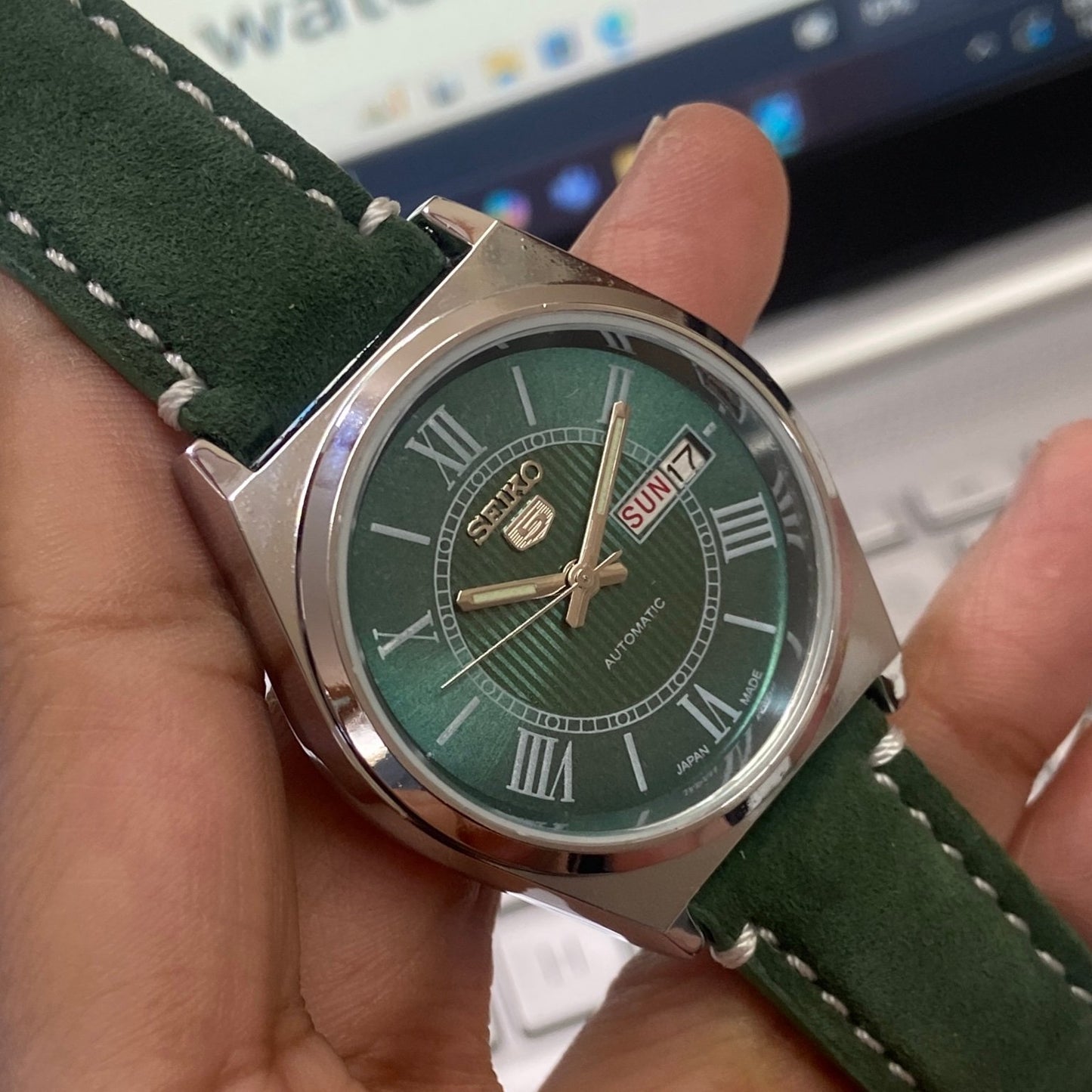 Vintage Mod Seiko 5 Automatic 17 Jewels Cal. 6309 Green Face Green Suede Band Day-Date Men's Wrist Watch D30