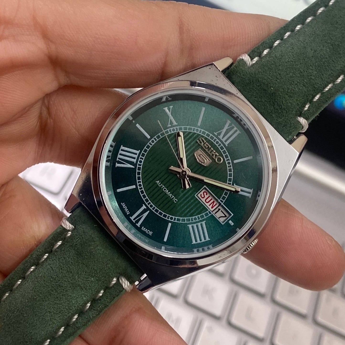 Vintage Mod Seiko 5 Automatic 17 Jewels Cal. 6309 Green Face Green Suede Band Day-Date Men's Wrist Watch D30