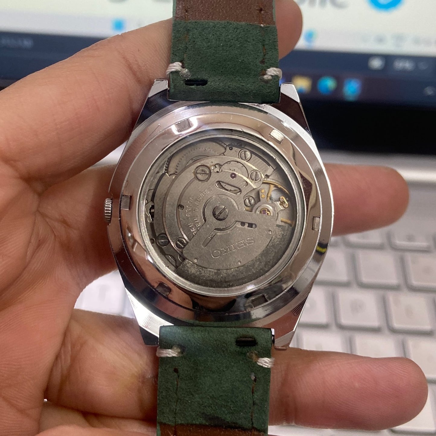 Vintage Mod Seiko 5 Automatic 17 Jewels Cal. 6309 Green Face Green Suede Band Day-Date Men's Wrist Watch D30