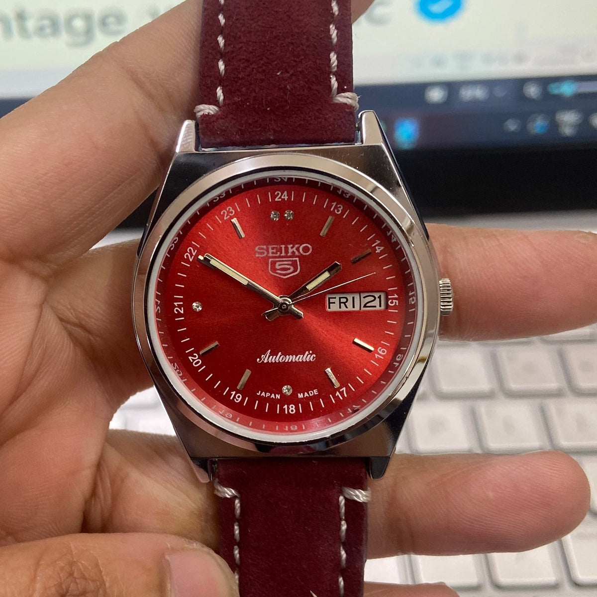 Vintage Mod Seiko 5 Automatic 17 Jewels Cal. 6309 Red Face Red Suede Band Day-Date Men's Wrist Watch D33