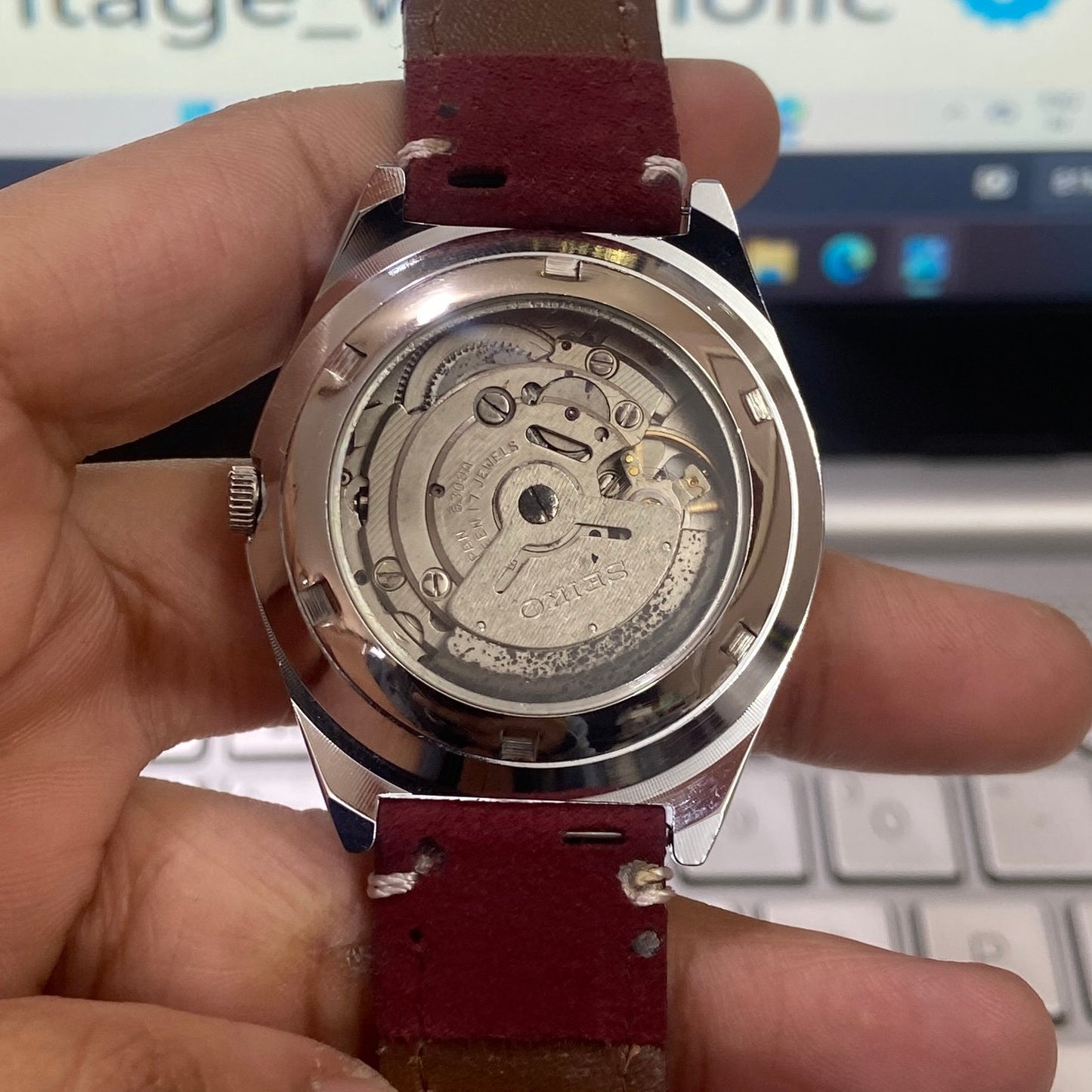Vintage Mod Seiko 5 Automatic 17 Jewels Cal. 6309 Red Face Red Suede Band Day-Date Men's Wrist Watch D33
