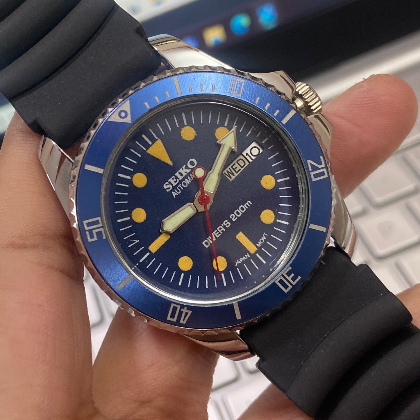 Vintage Seiko Diver Automatic Cal. 6309 17 Jewels Blue Face Black Silicone Strap Rotating Bezel Men's Wrist Watch D35