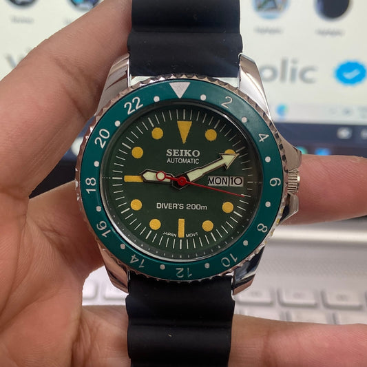 Vintage Seiko Diver Automatic Cal. 6349 23 Jewels Green Face Black Silicone Strap Rotating Bezel Men's Wrist Watch D36