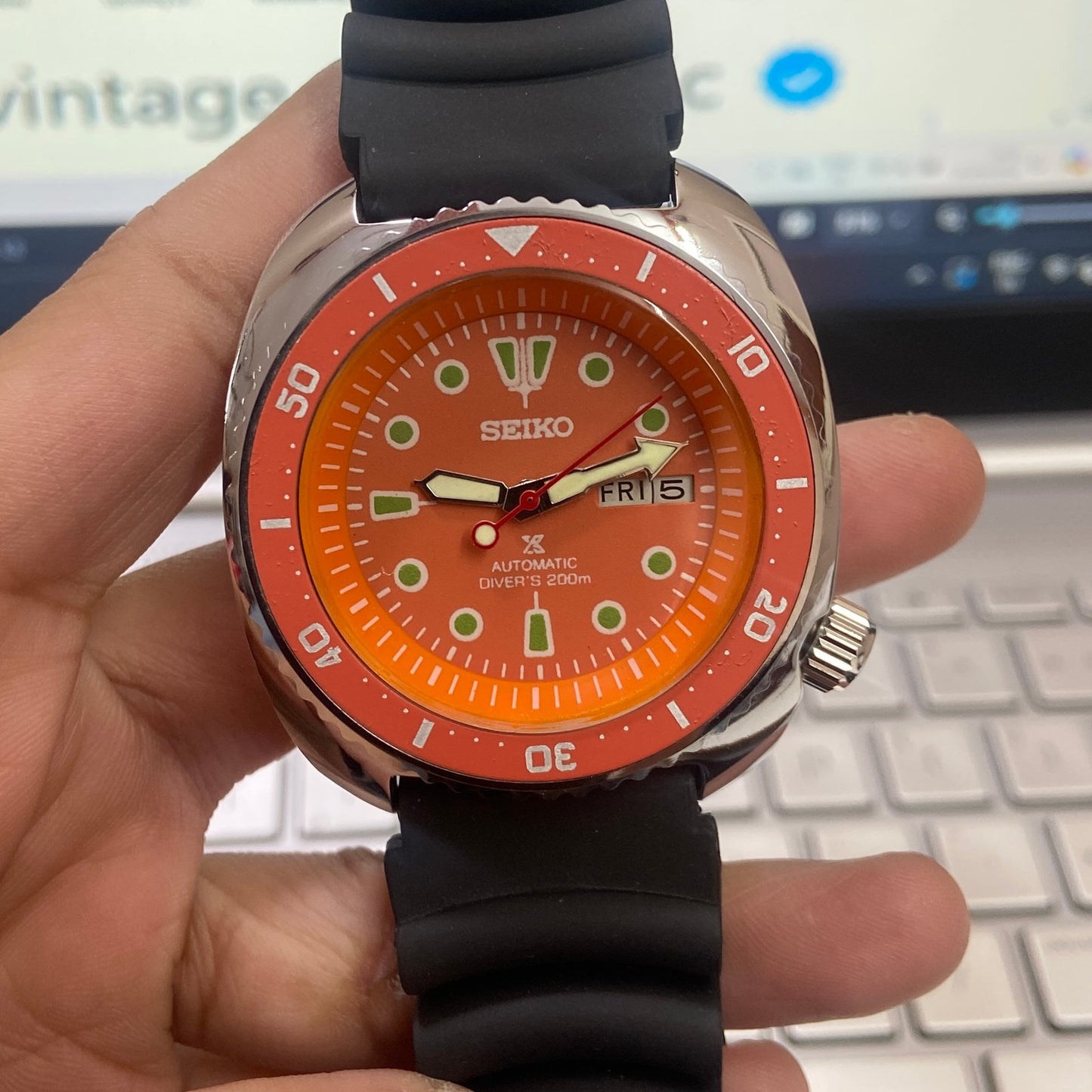 Vintage Seiko Turtle Automatic Orange Face Cal. 6309 Rotating Bezel Black Silicone Strap Day-Date Men's Wrist Watch D39