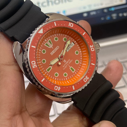 Vintage Seiko Turtle Automatic Orange Face Cal. 6309 Rotating Bezel Black Silicone Strap Day-Date Men's Wrist Watch D39