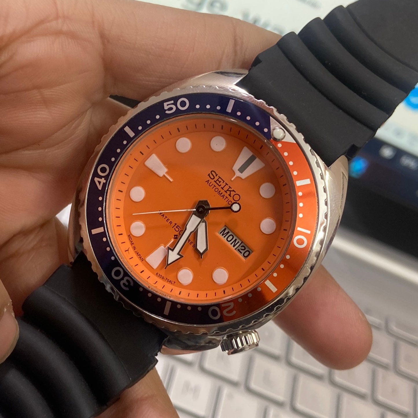 Vintage Seiko Turtle Automatic Orange Face Cal. 6309 Rotating Bezel Black Silicone Strap Day-Date Men's Wrist Watch D40
