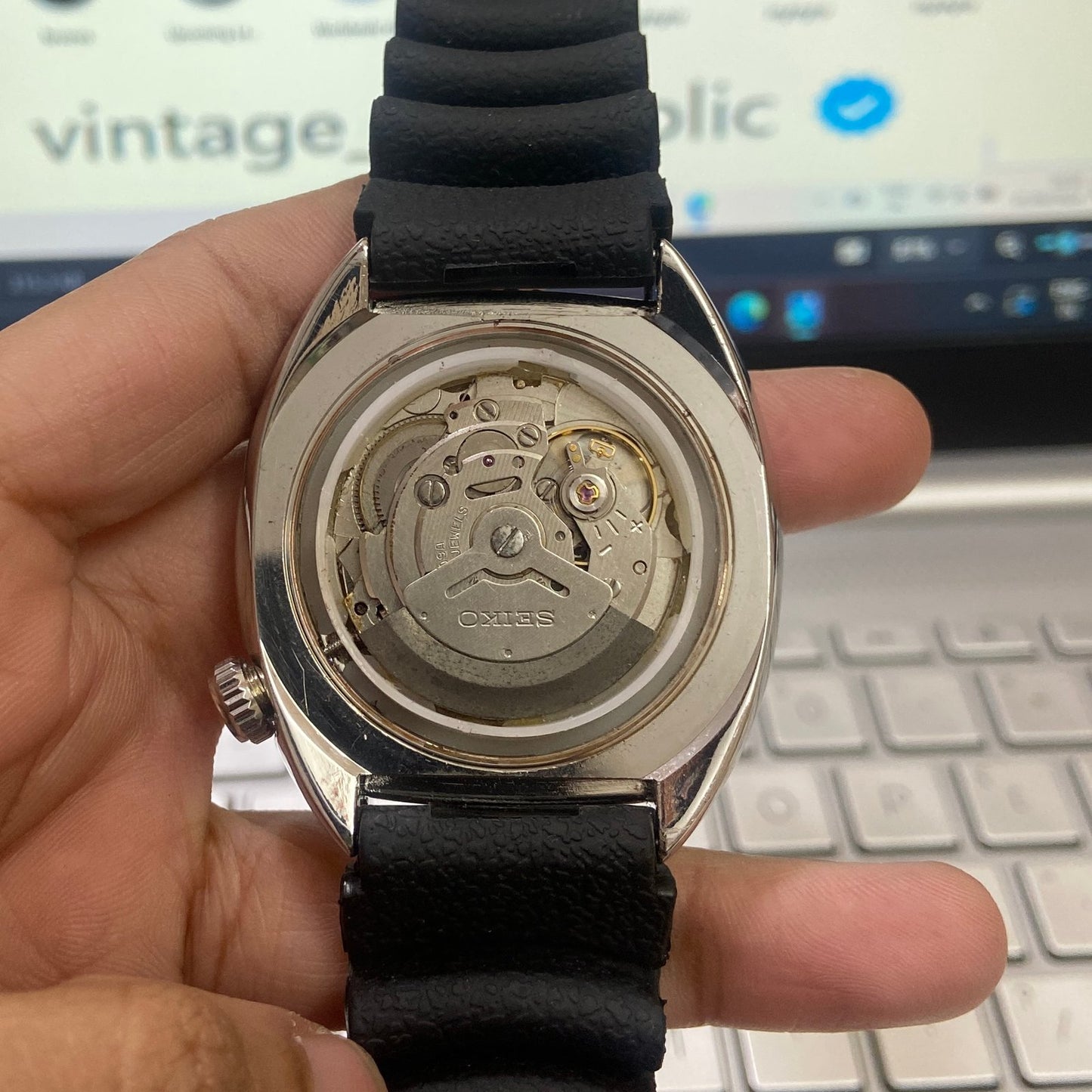 Vintage Seiko Turtle Automatic Orange Face Cal. 6309 Rotating Bezel Black Silicone Strap Day-Date Men's Wrist Watch D40