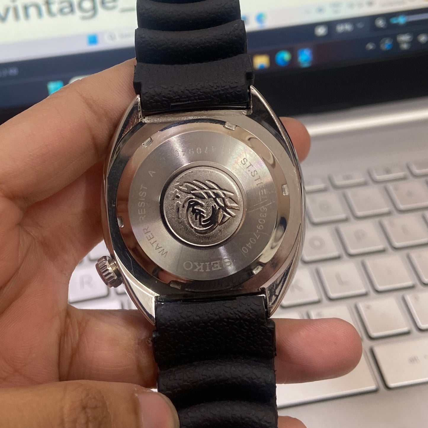 Vintage Seiko Turtle Automatic Orange Face Cal. 6309 Rotating Bezel Black Silicone Strap Day-Date Men's Wrist Watch D40