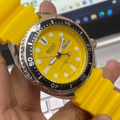 Vintage Seiko Turtle Yellow Face Cal. 6309 Rotating Bezel Yellow Silicone Strap Day-Date Men's Wrist Watch D41