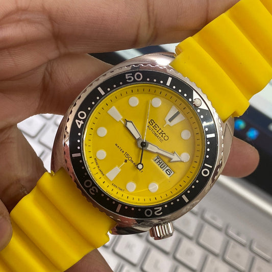 Vintage Seiko Turtle Yellow Face Cal. 6309 Rotating Bezel Yellow Silicone Strap Day-Date Men's Wrist Watch D41