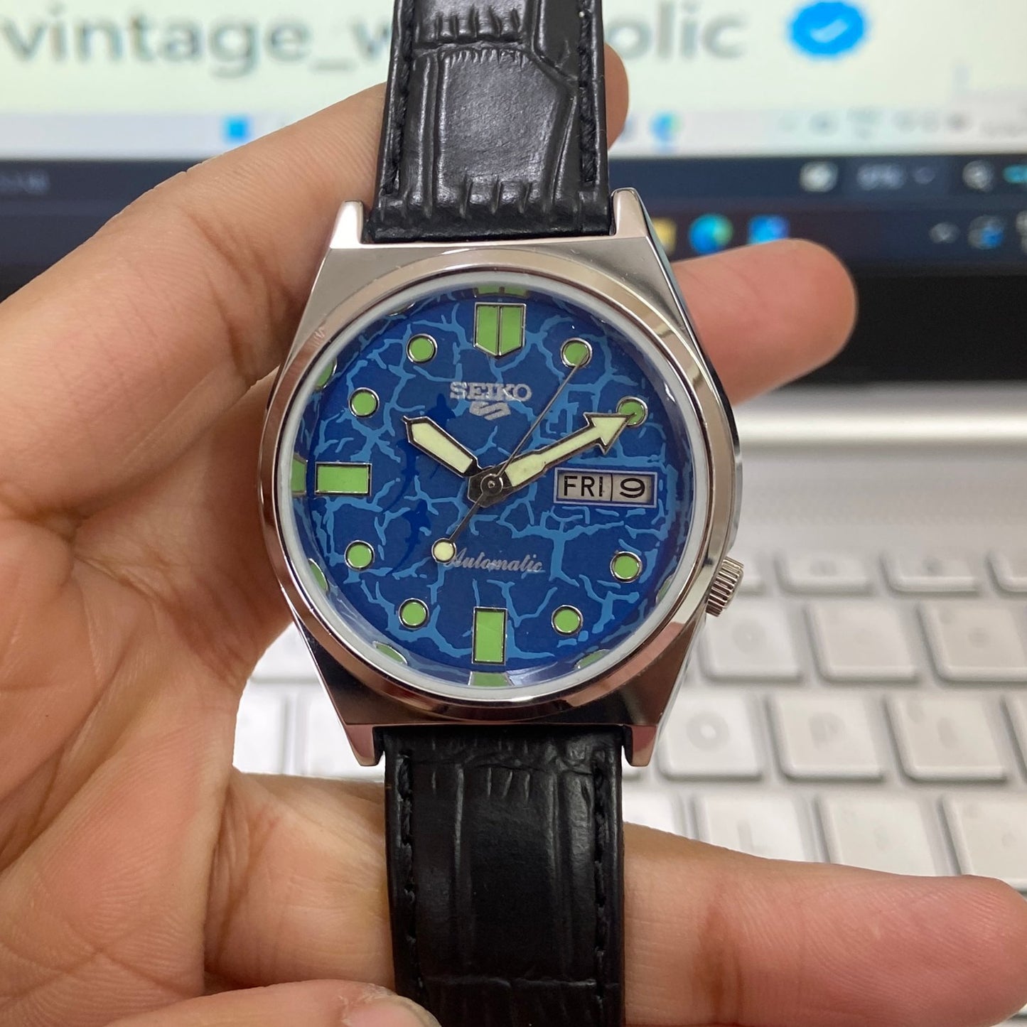 Vintage Seiko 5 Automatic 17 Jewels Cal. 6309 Blue Face Black Band Day-Date Men's Wrist Watch D43
