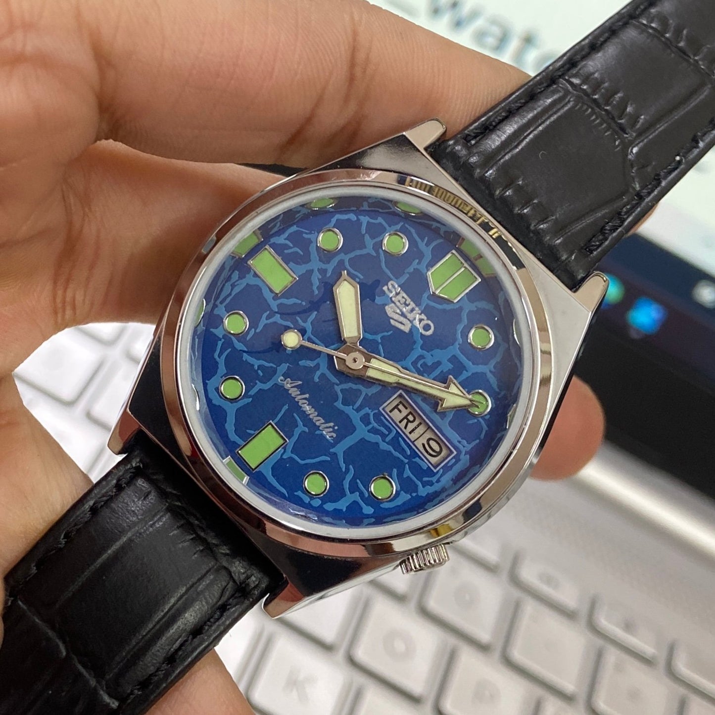 Vintage Seiko 5 Automatic 17 Jewels Cal. 6309 Blue Face Black Band Day-Date Men's Wrist Watch D43