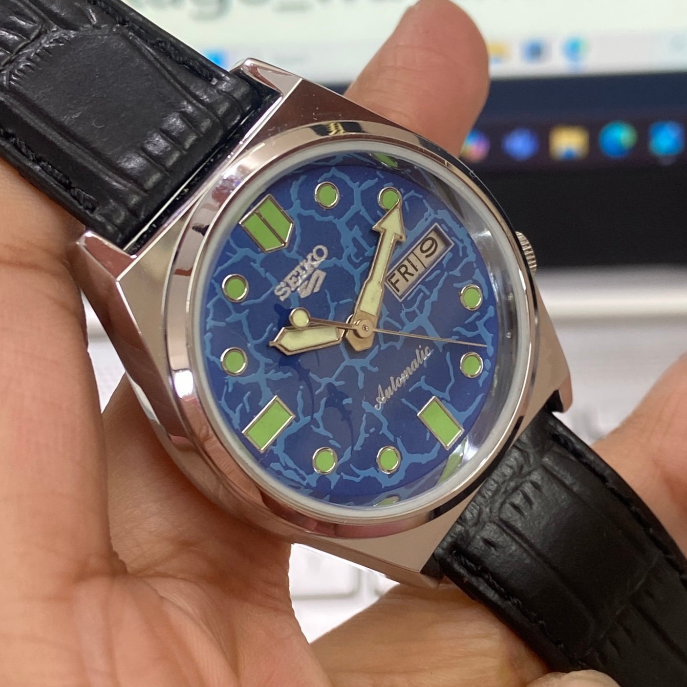Vintage Seiko 5 Automatic 17 Jewels Cal. 6309 Blue Face Black Band Day-Date Men's Wrist Watch D43