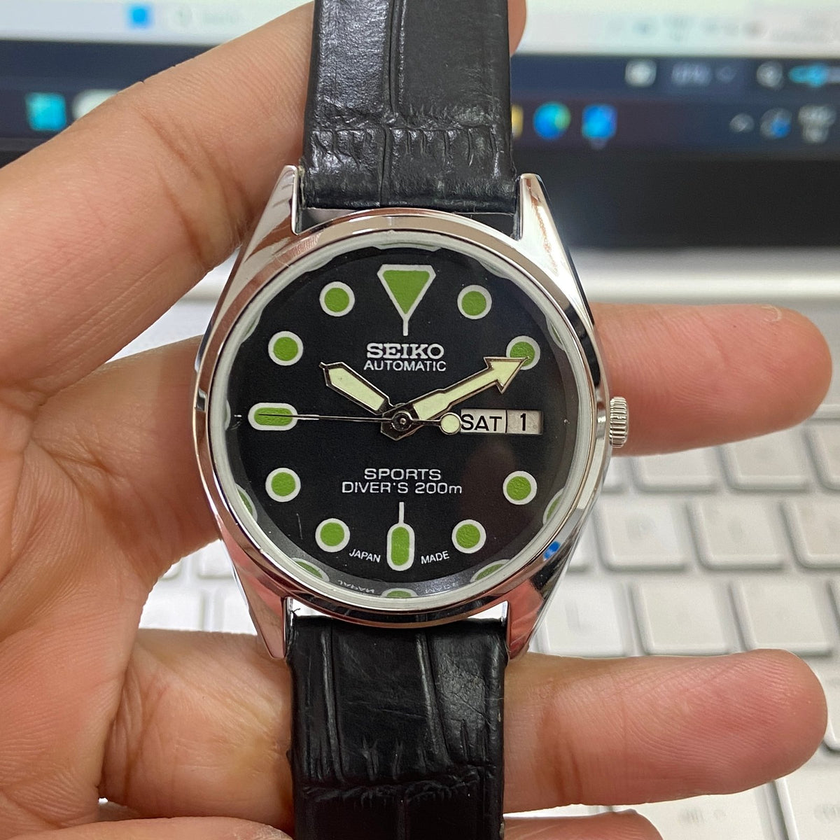 Vintage MOD Seiko 5 Automatic 17 Jewels Cal. 6309 Black Face Black Band Day-Date Men's Wrist Watch D44