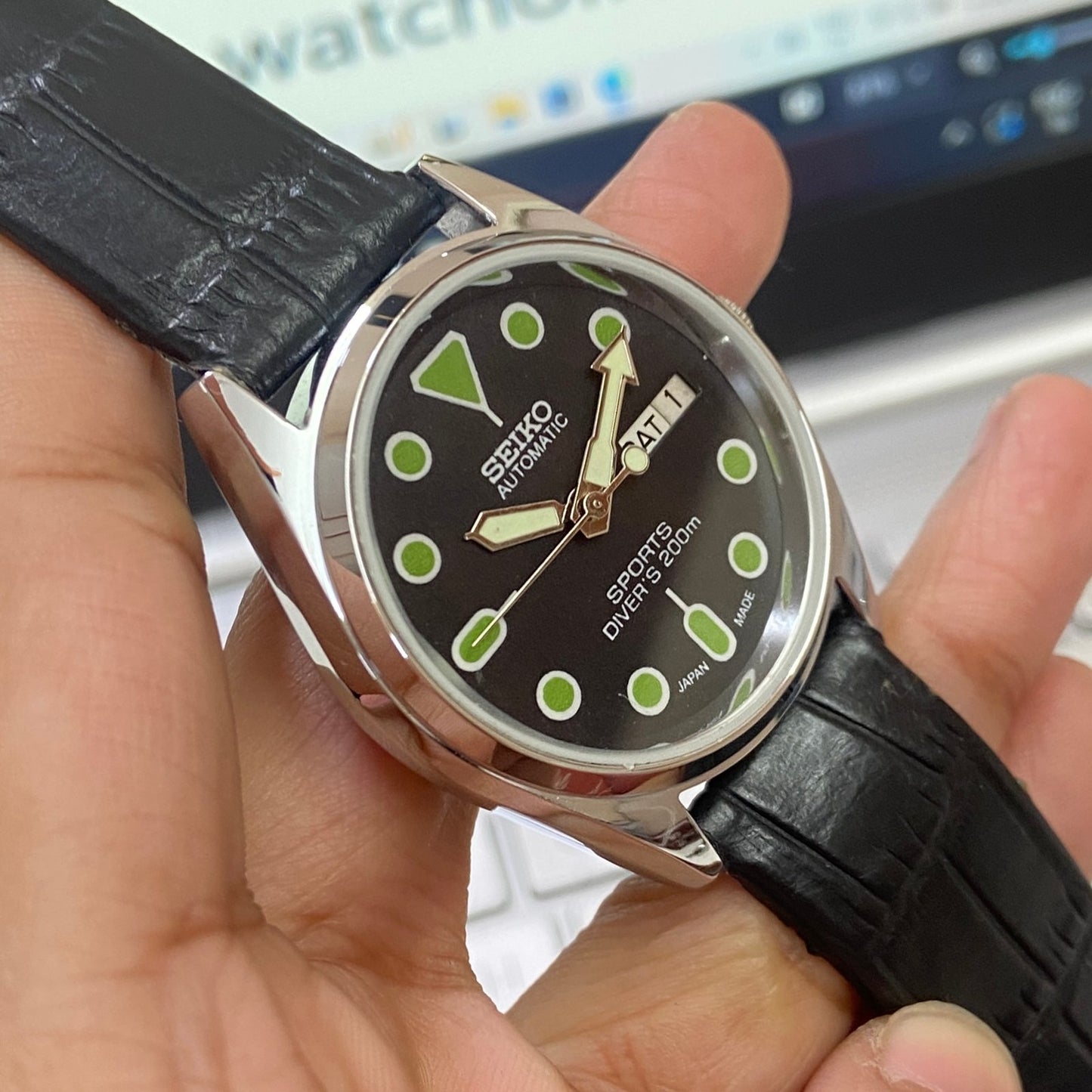 Vintage Seiko 5 Automatic 17 Jewels Cal. 6309 Black Face Black Band Day-Date Men's Wrist Watch D44