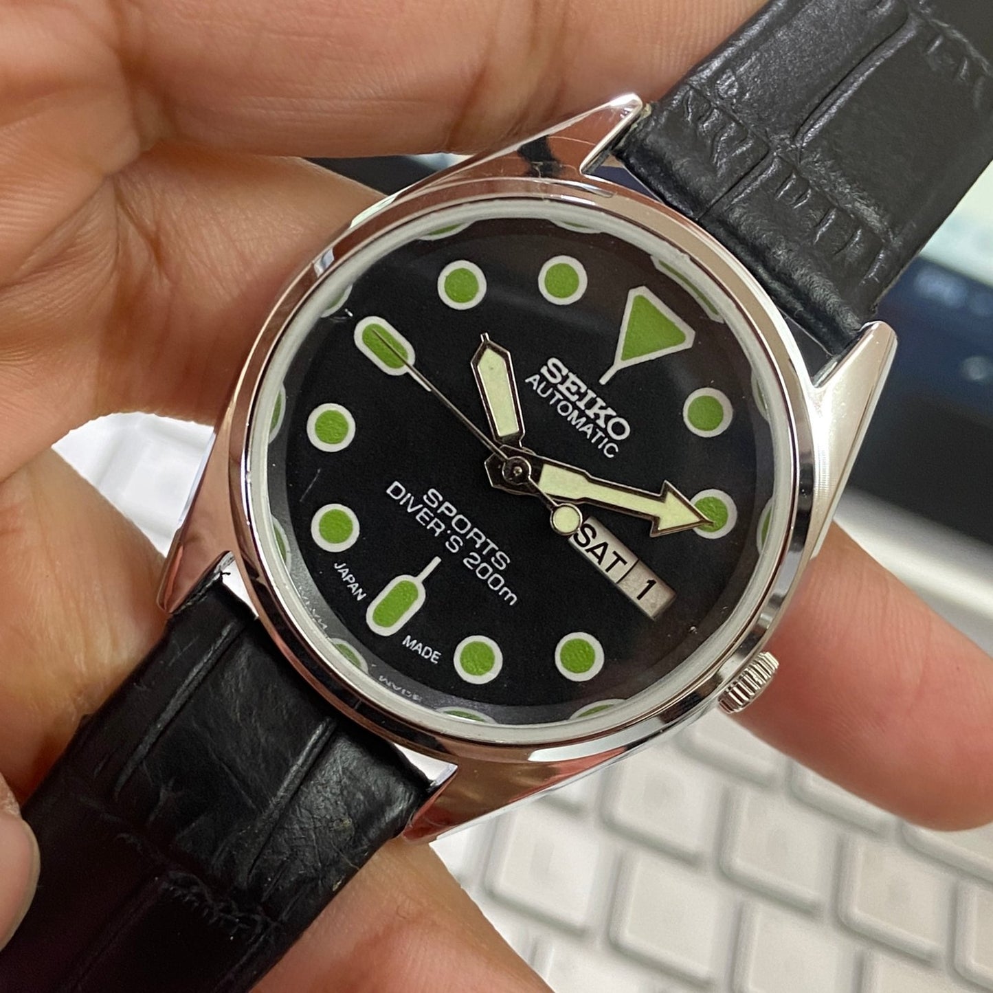 Vintage Seiko 5 Automatic 17 Jewels Cal. 6309 Black Face Black Band Day-Date Men's Wrist Watch D44
